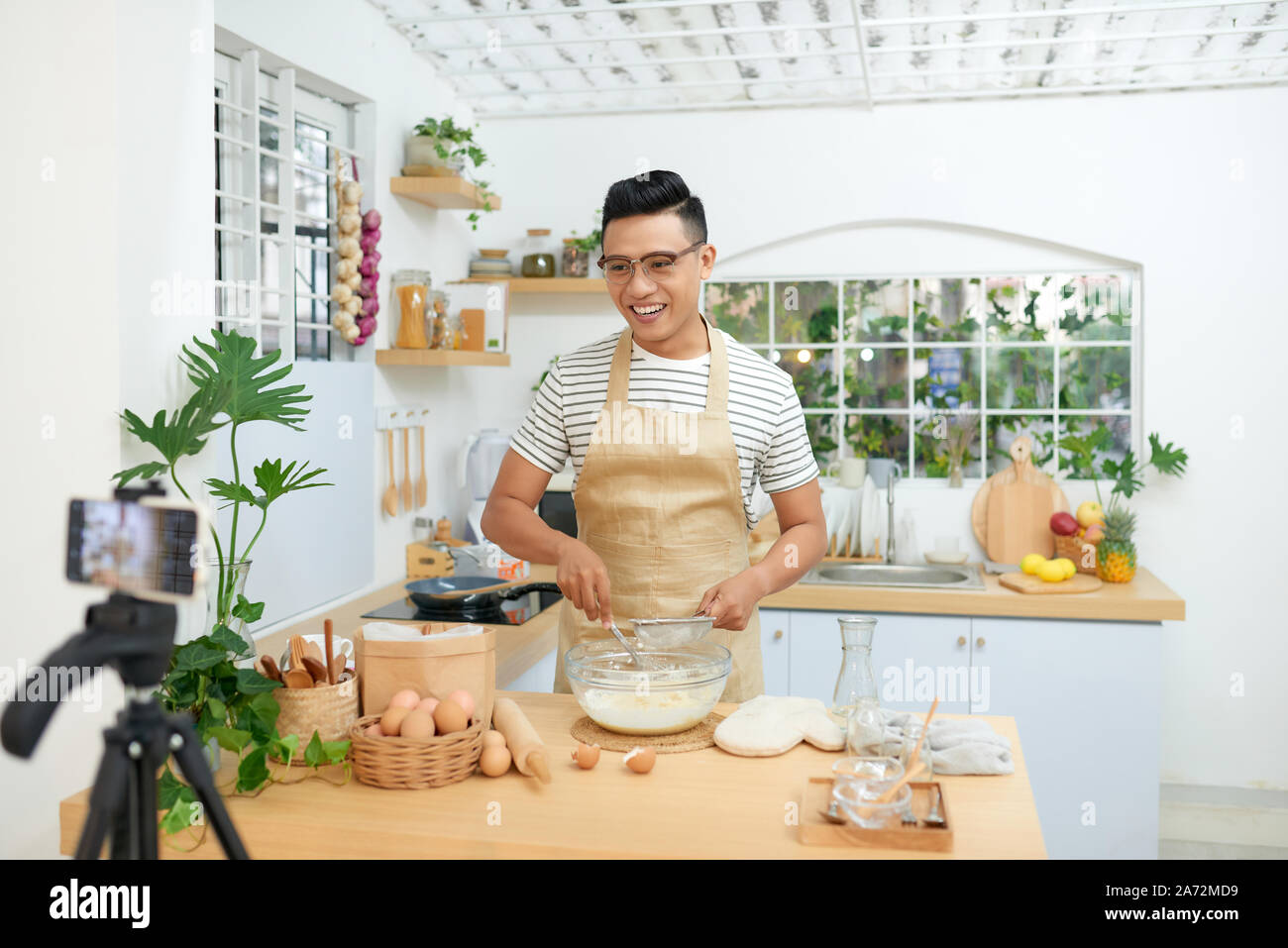 Blogger Rice Cooker Man Man chef food blogger in hi-res stock photography and images - Alamy