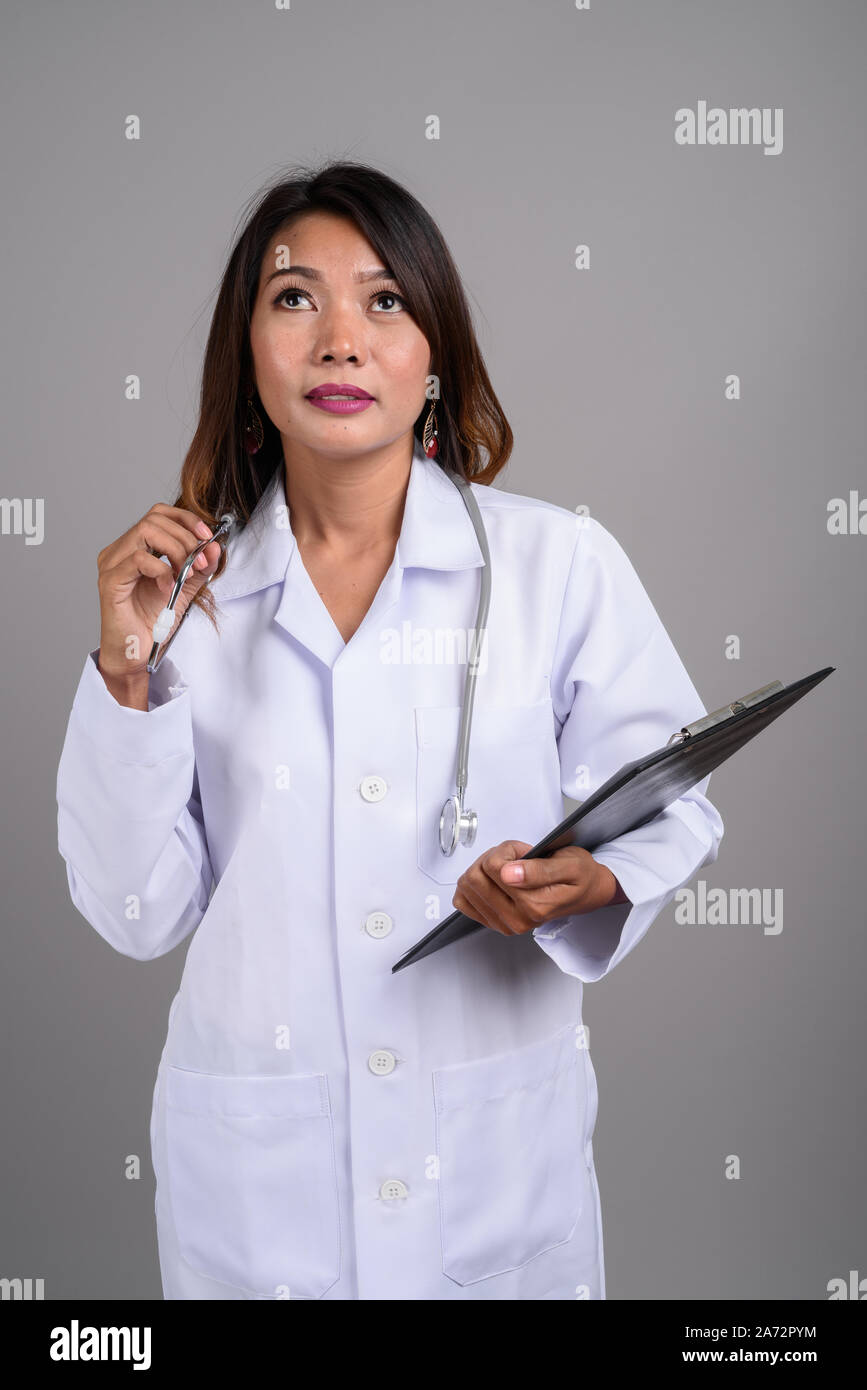 Asian female doctor clipboard hi-res stock photography and images - Alamy