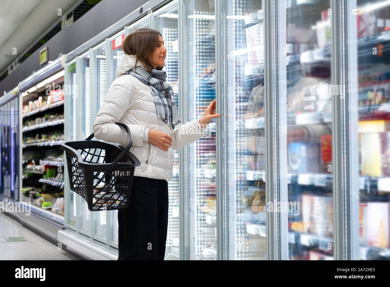 woman in grocery store Stock Photo