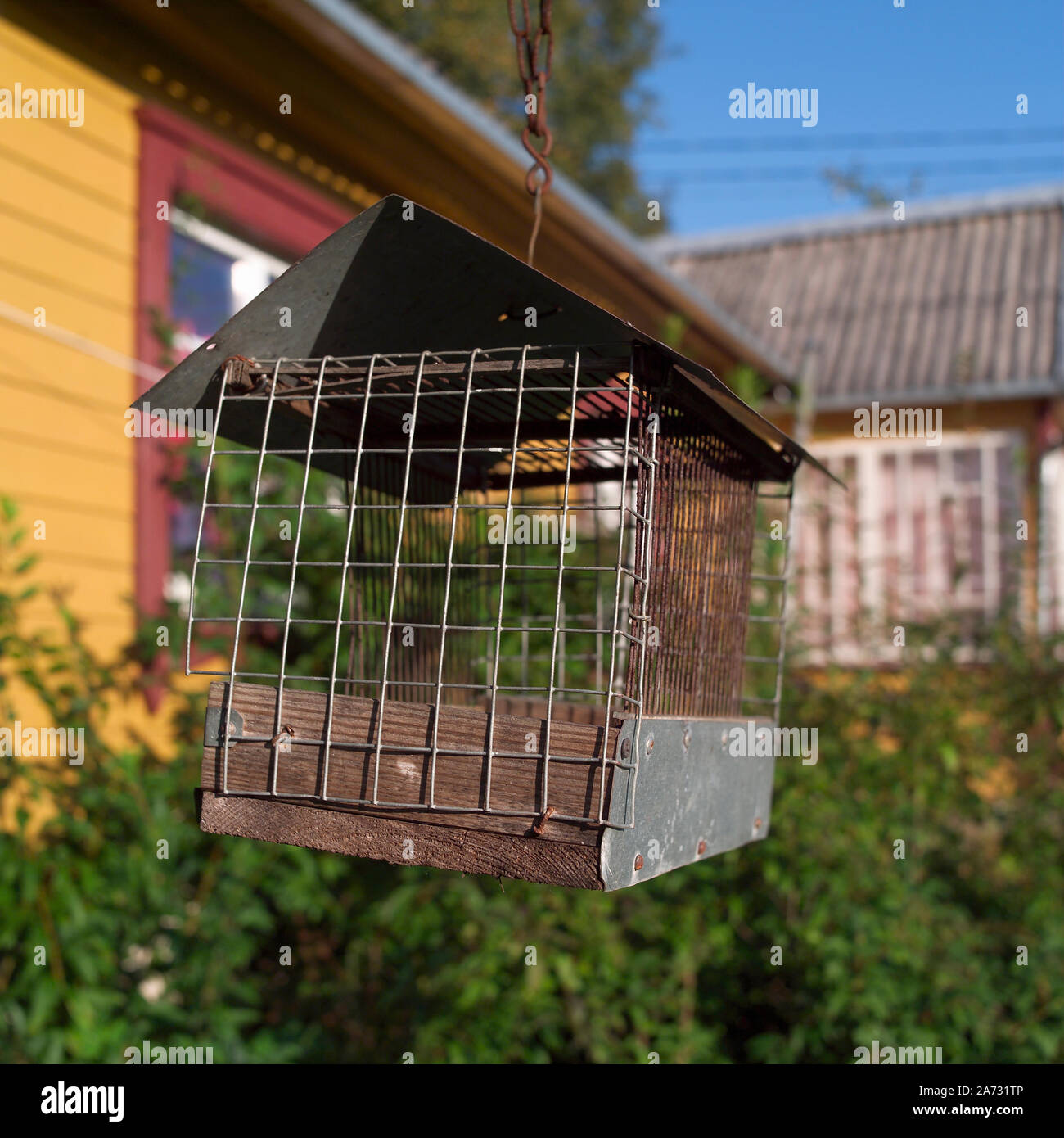 Empty bird cage hires stock photography and images Alamy