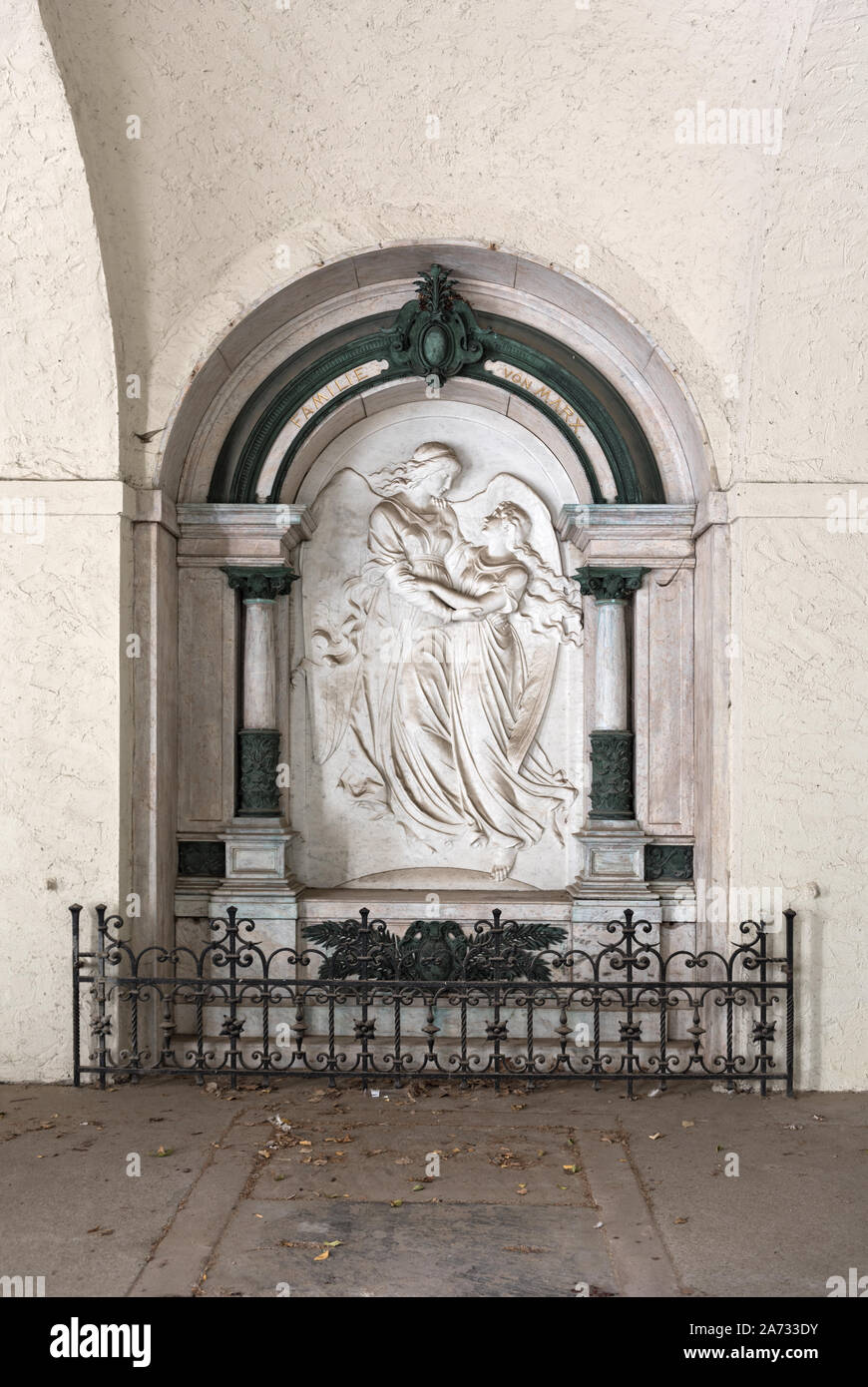 Family crypt hires stock photography and images Alamy