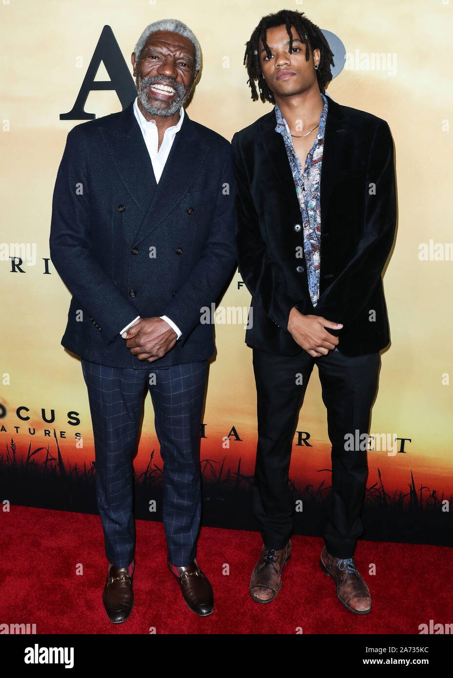 Los Angeles, United States. 29th Oct, 2019. LOS ANGELES, CALIFORNIA, USA - OCTOBER 29: Vondie Curtis-Hall and Henry Hunter Hall arrive at the Los Angeles Premiere Of Focus Features' 'Harriet' held at The Orpheum Theatre on October 29, 2019 in Los Angeles, California, United States. (Photo by Xavier Collin/Image Press Agency) Credit: Image Press Agency/Alamy Live News Stock Photo