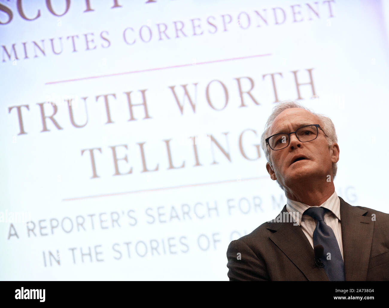 Winter Park, United States. 29th Oct, 2019. CBS News journalist and author Scott Pelley speaks before an audience about his 2019 book, Truth Worth Telling: A Reporter's Search for Meaning in the Stories of Our Times at Rollins College. Credit: SOPA Images Limited/Alamy Live News Stock Photo