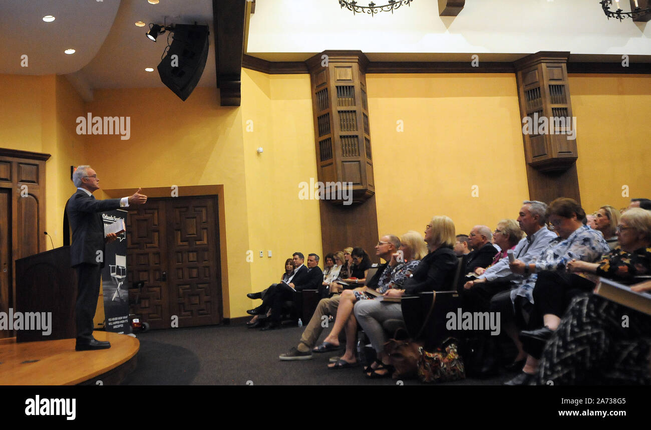 Winter Park, United States. 29th Oct, 2019. CBS News journalist and author Scott Pelley speaks before an audience about his 2019 book, Truth Worth Telling: A Reporter's Search for Meaning in the Stories of Our Times at Rollins College. Credit: SOPA Images Limited/Alamy Live News Stock Photo