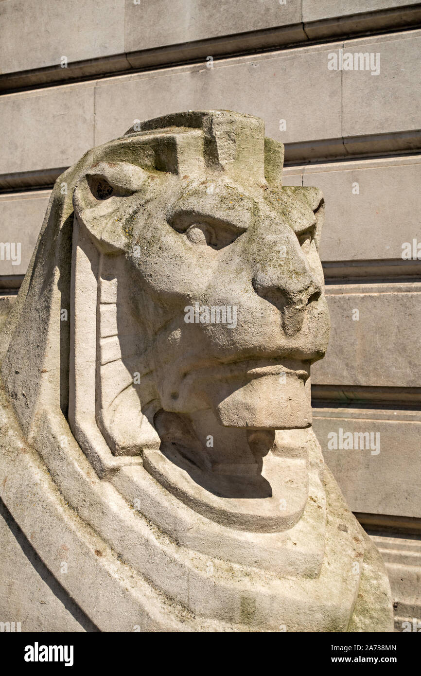 Large stone lion statues in front of Nottingham Council House Building,  Old Market Square,Nottingham, England, UK Stock Photo
