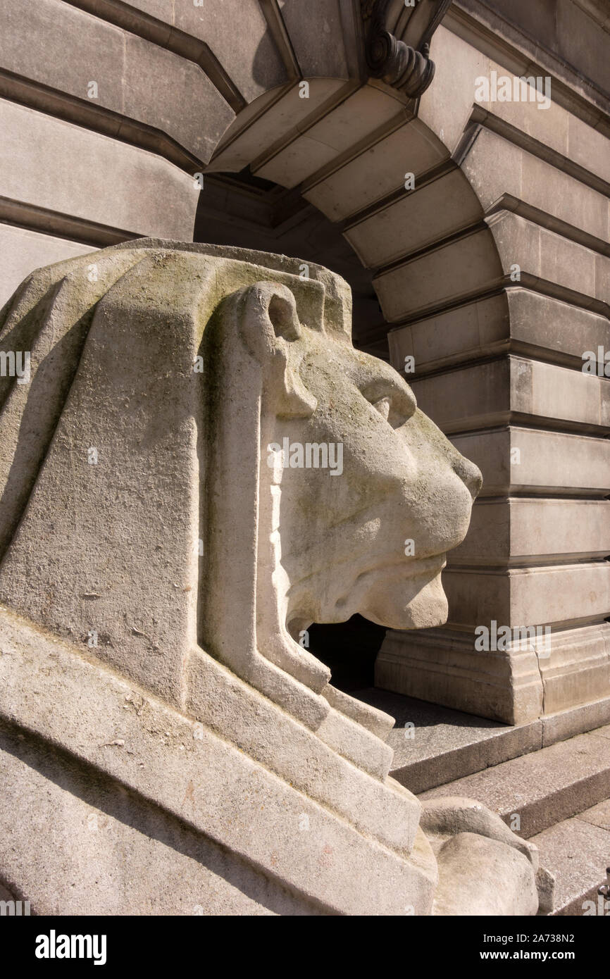 Large stone lion statues in front of rusticated arches of Nottingham