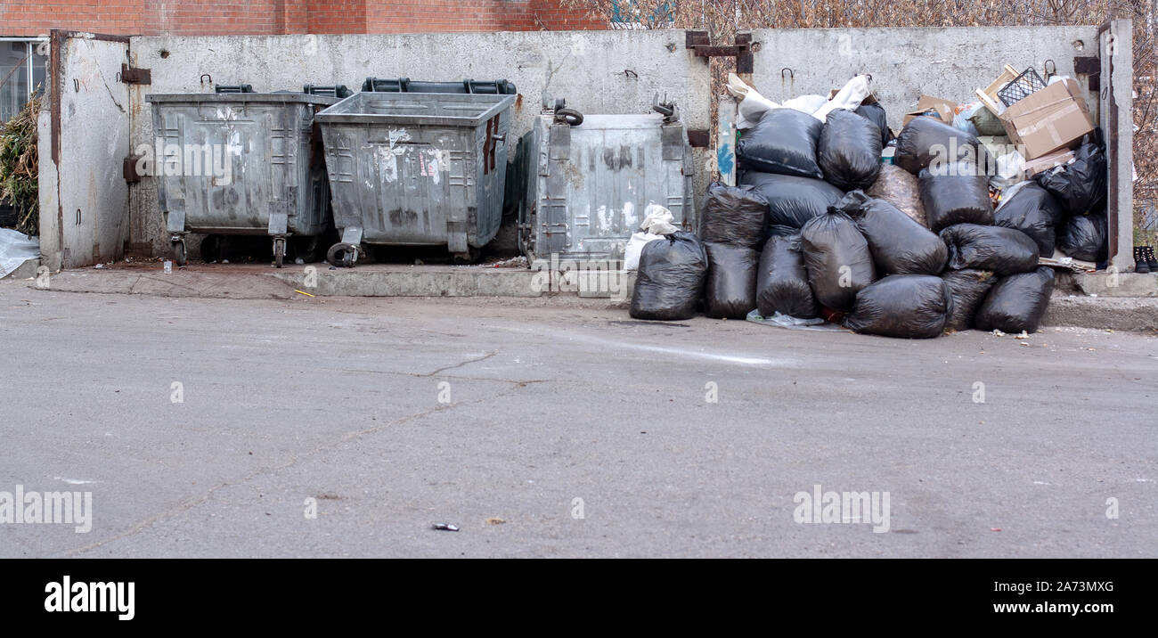 Empty trash cans hires stock photography and images Alamy