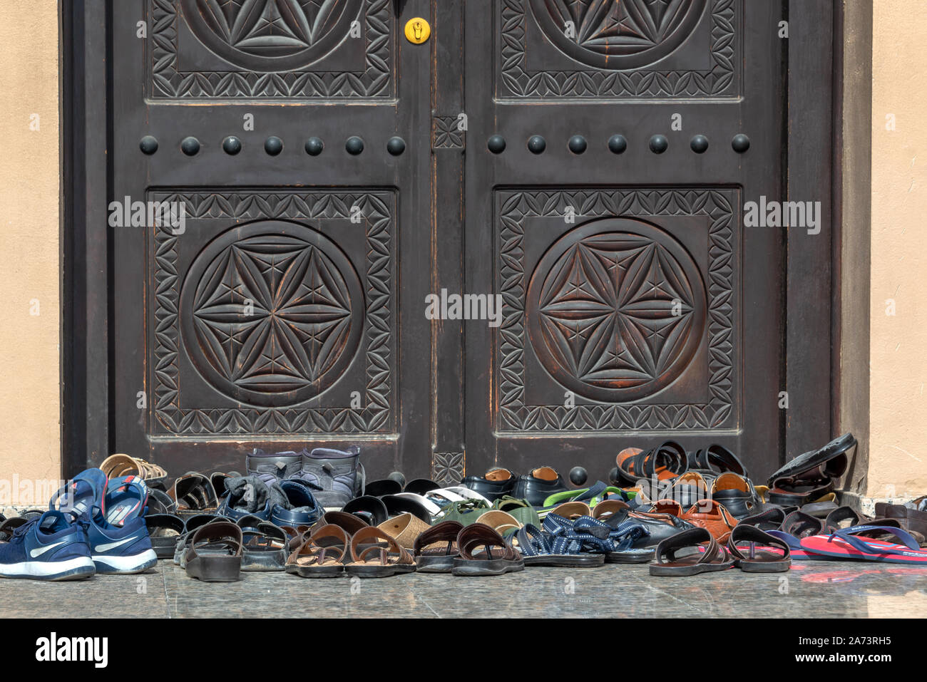 Shoes outside door hires stock photography and images Alamy