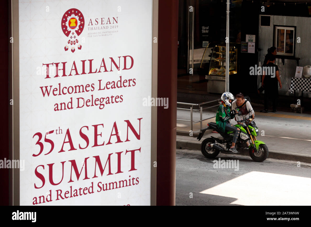 Bangkok, Thailand. 30th Oct, 2019. A banner welcoming the Association of Southeast Asian Nations (ASEAN) leaders ahead of the 35th ASEAN Summit in Bangkok, Thailand. Credit: SOPA Images Limited/Alamy Live News Stock Photo