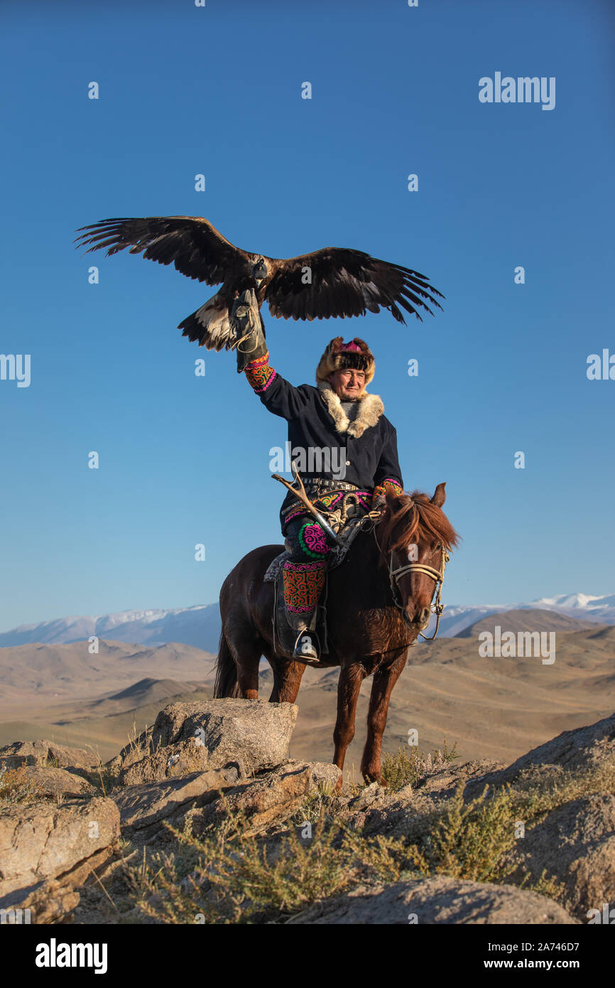 Old Traditional Kazakh Eagle Hunter Posing With His Golden Eagle In The Mountains Ulgii Western Mongolia Stock Photo Alamy