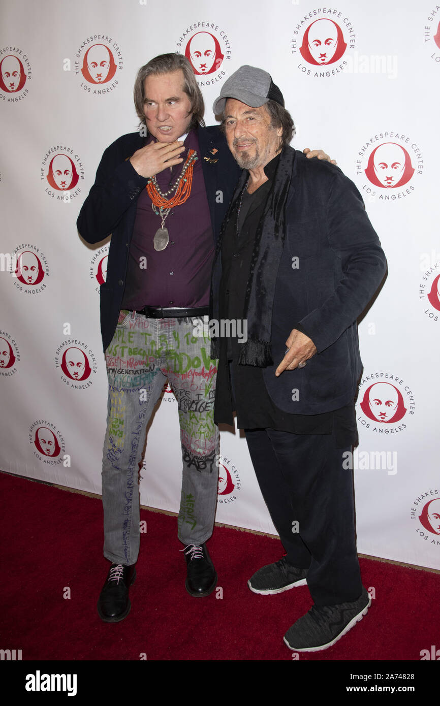 October 28, 2019, Los Angeles, California, USA: VAL KILMER (L) and AL PACINO attend Simply Shakespeare: The Merchant of Venice, a staged benefit reading to support The Shakespeare Center of Los Angeles at Walt Disney Concert Hall in Los Angeles, California. (Credit Image: © Charlie Steffens/ZUMA Wire) Stock Photo