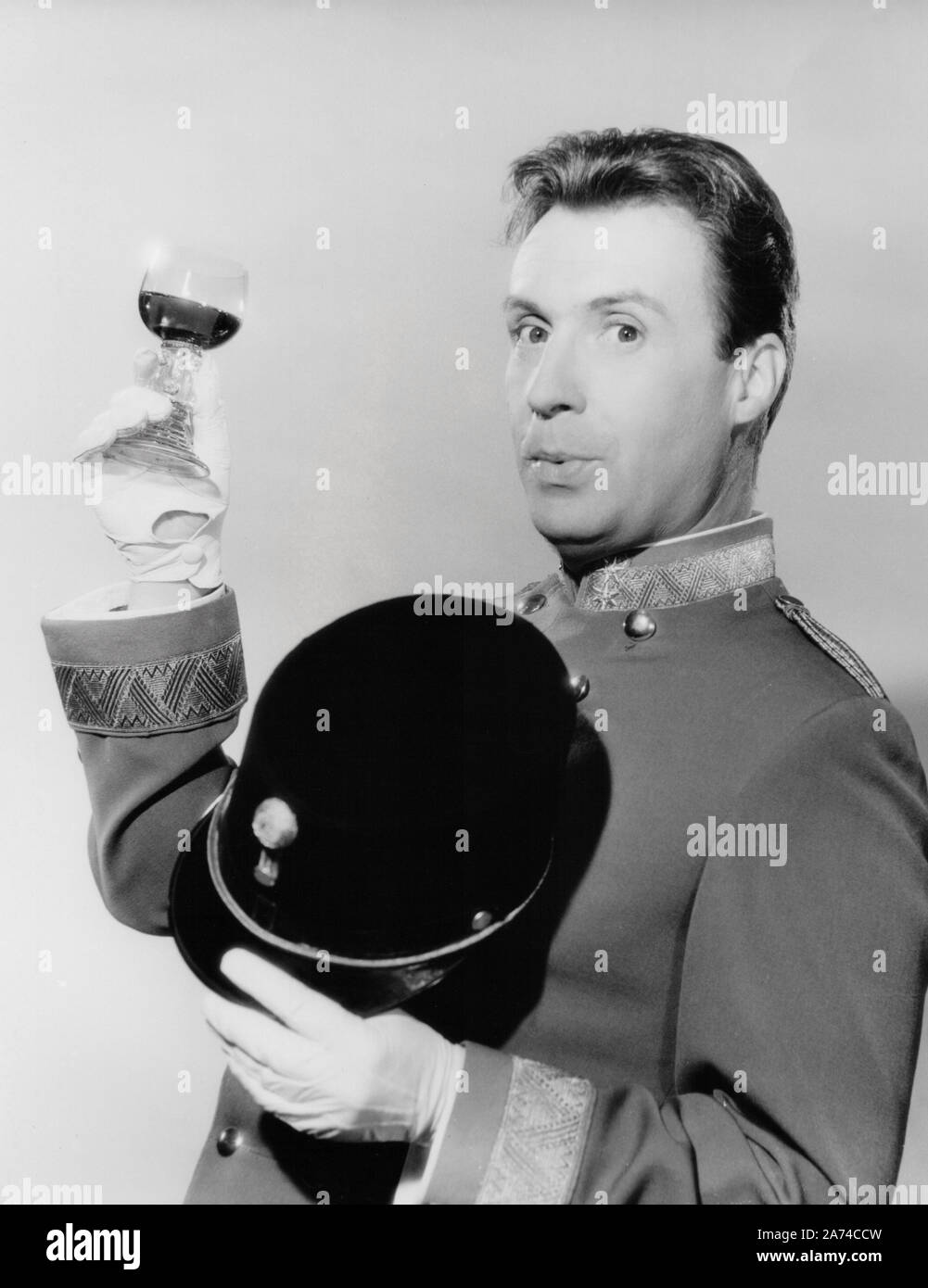 Peter Alexander, österreichischer Schauspieler, Entertainer und Sänger, im Film "Schweijks