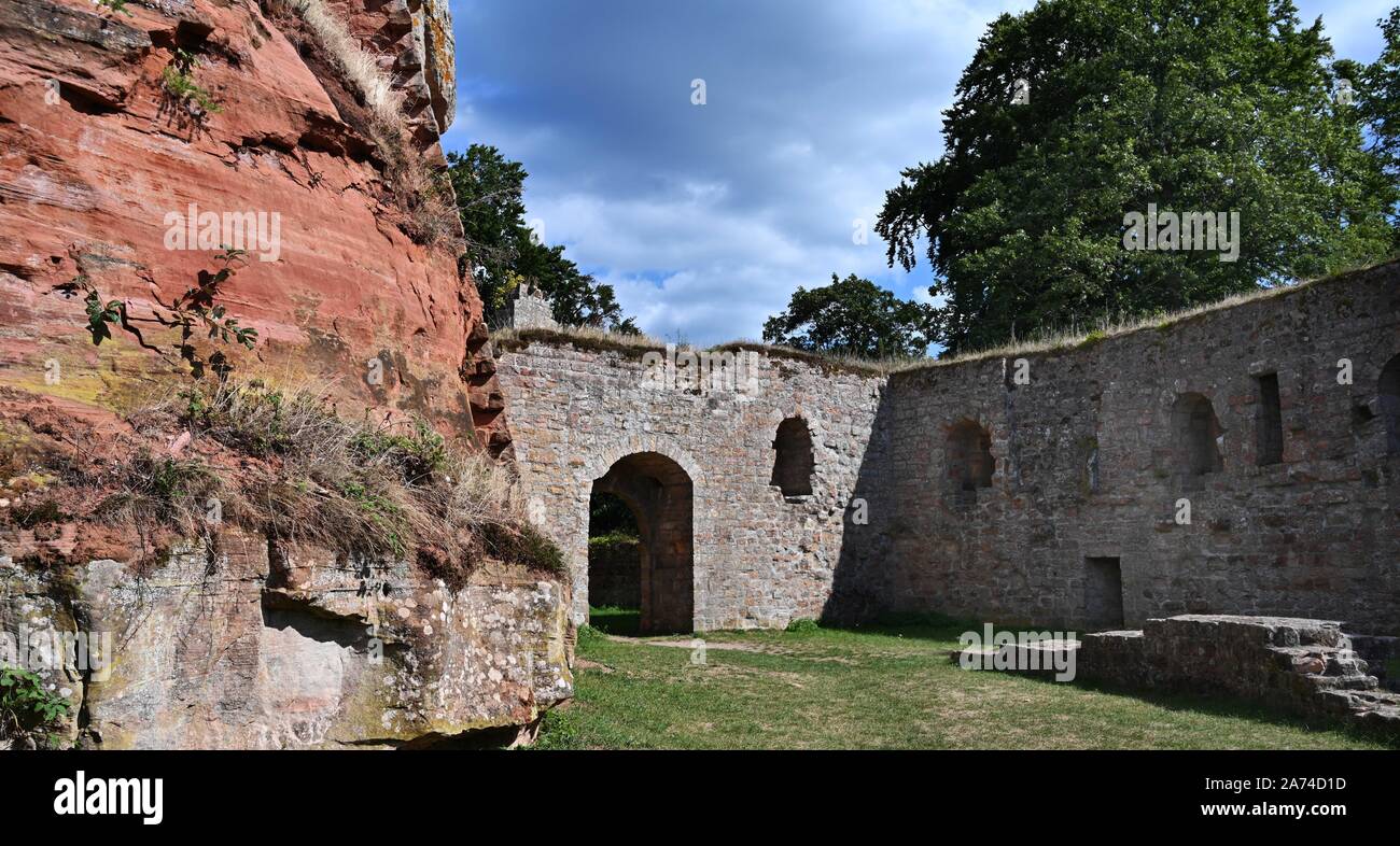 The medieval castle of Nanstein is the ruin of a high castle near Landstuhl in the Western Palatinate.| | usage worldwide Stock Photo