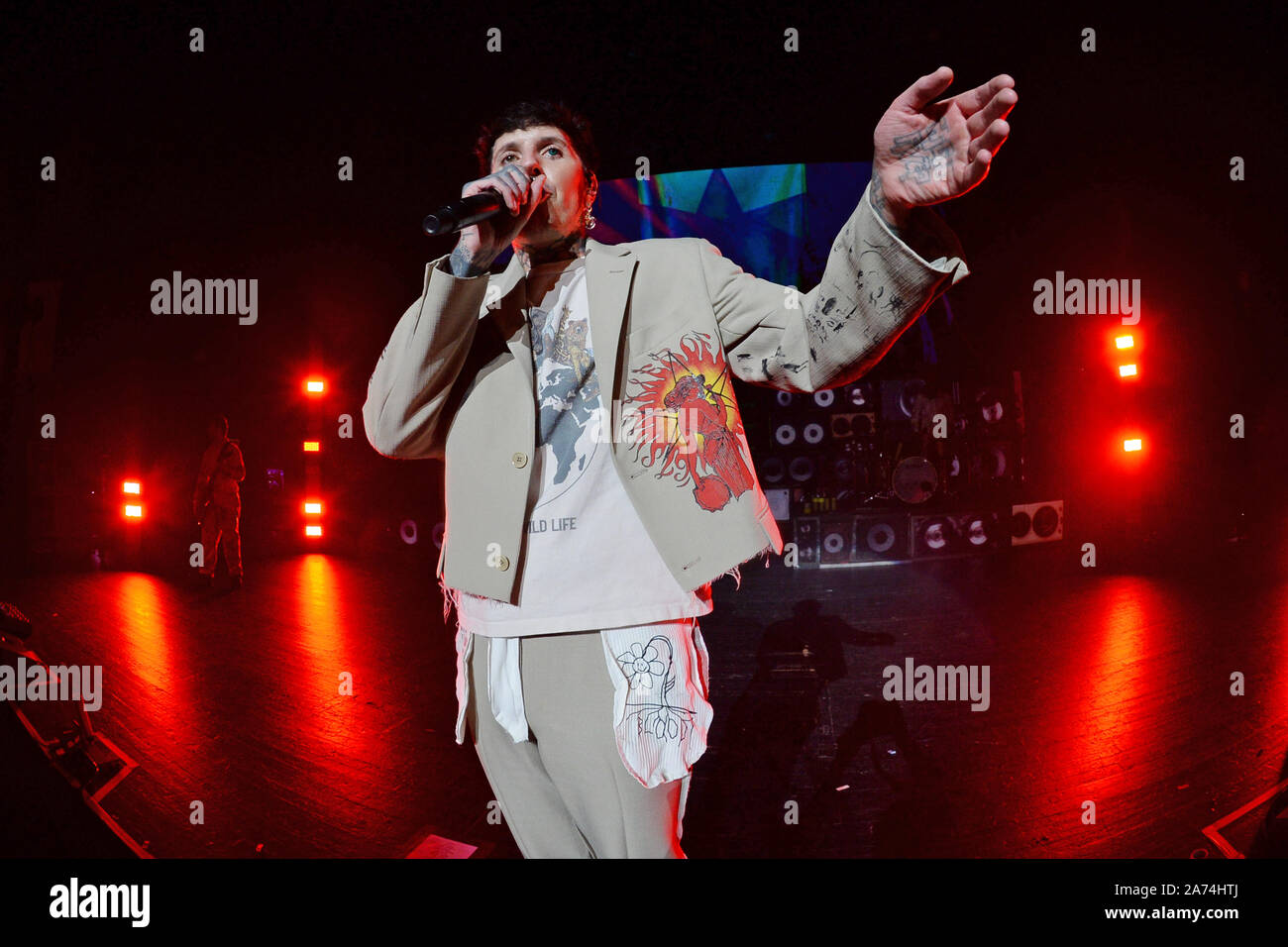 Miami Beach, FL, USA. 29th Oct, 2019. Oliver Sykes of Bring Me the Horizon  performs at