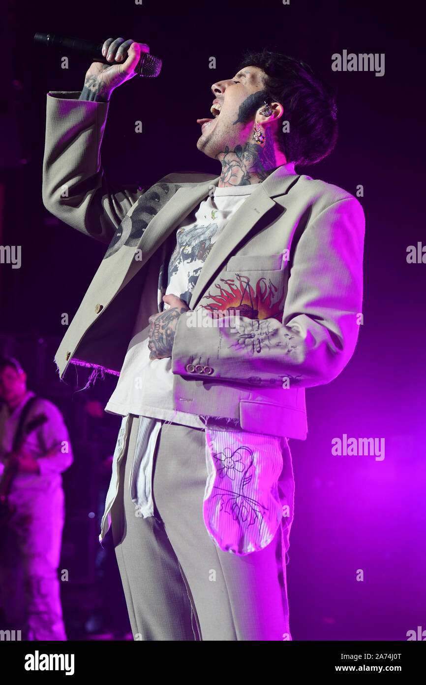 Miami Beach, FL, USA. 29th Oct, 2019. Oliver Sykes of Bring Me the Horizon  performs at