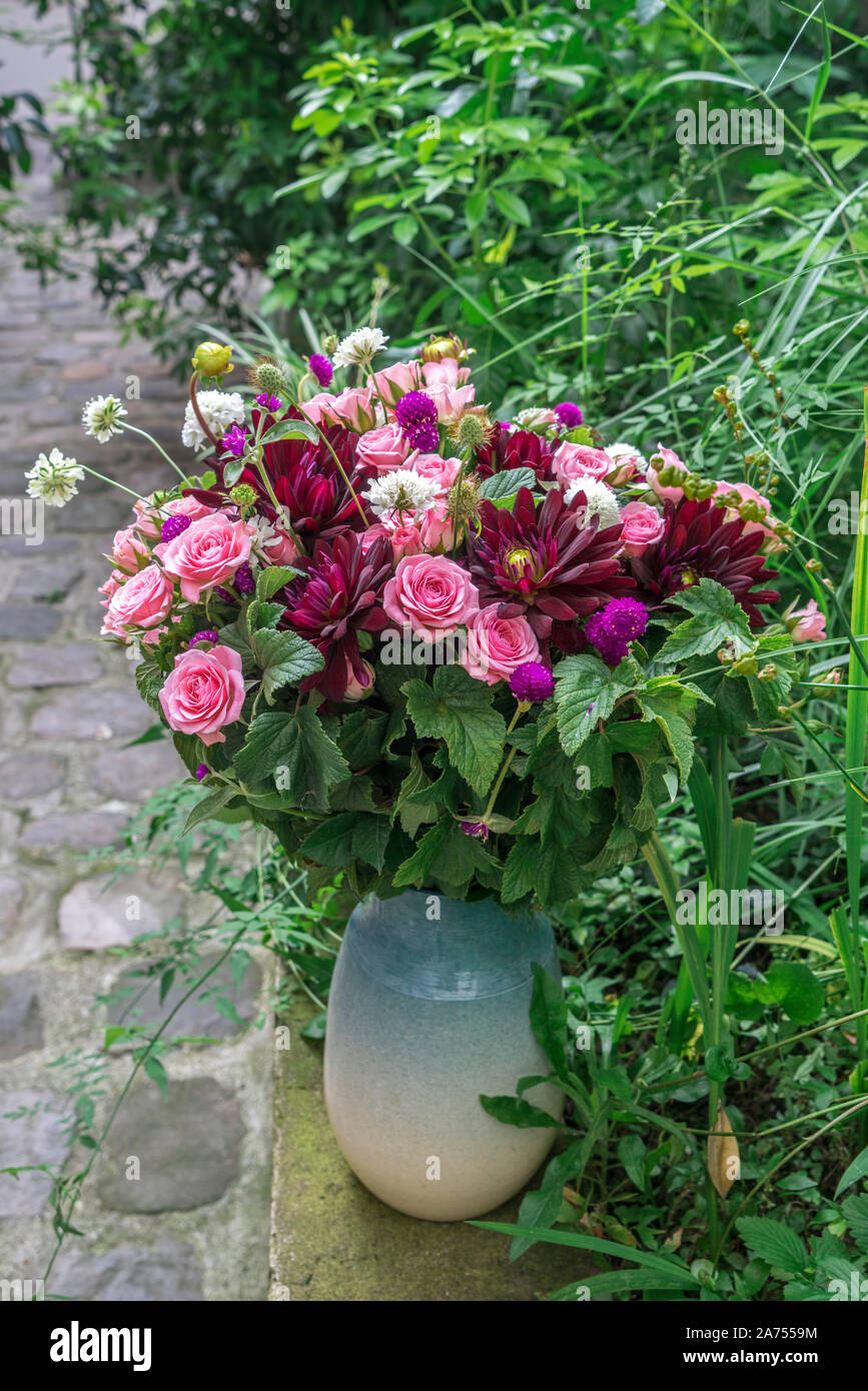bouquet-of-dahlia-dahlia-sp-rose-rosa-sp-globe-amaranth