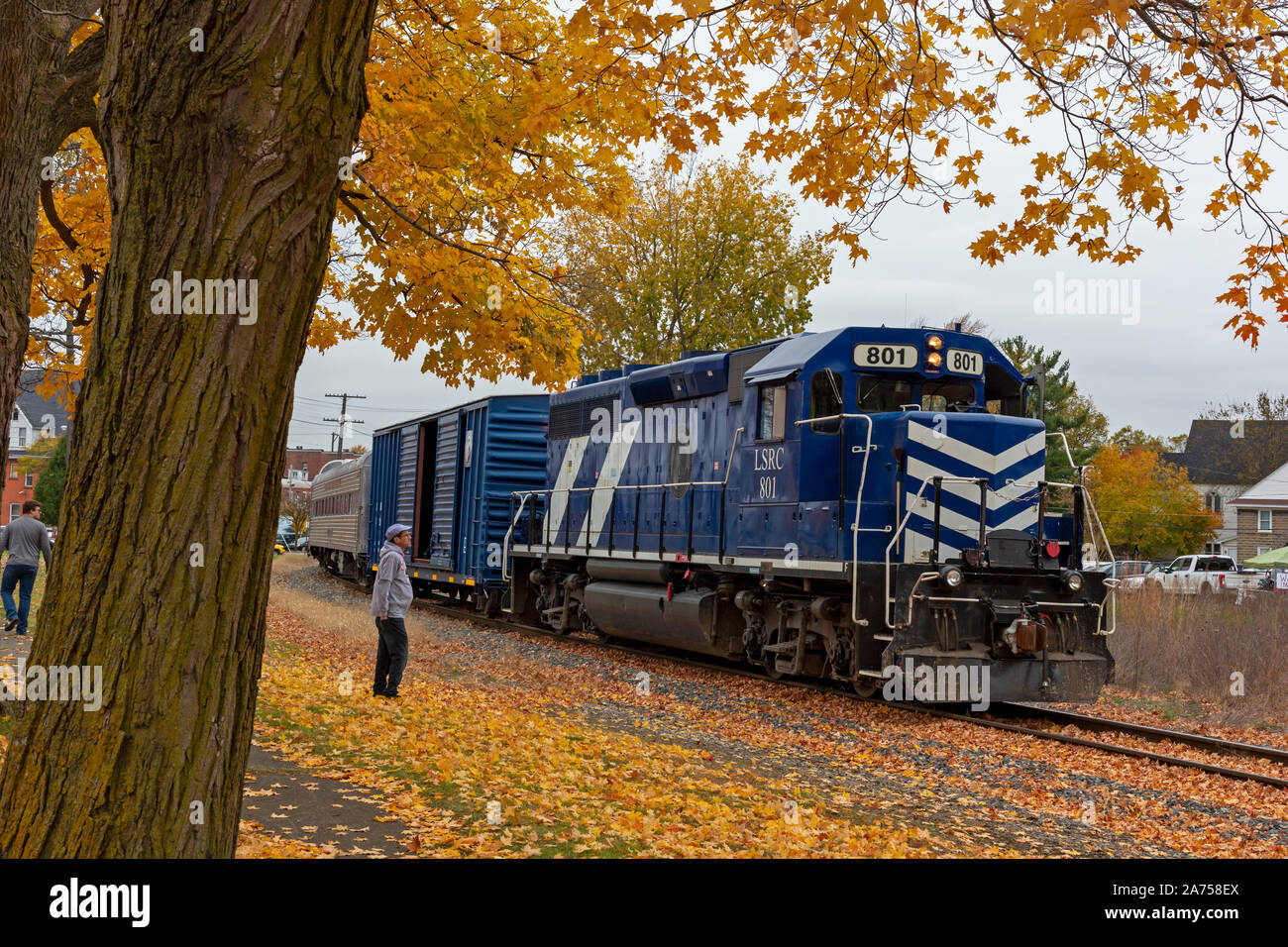 Holly, Michigan - A Lake State Railway train in rural Michigan in the autumn. The railway operates 375 miles of track in Michigan's lower peninsula. Stock Photo