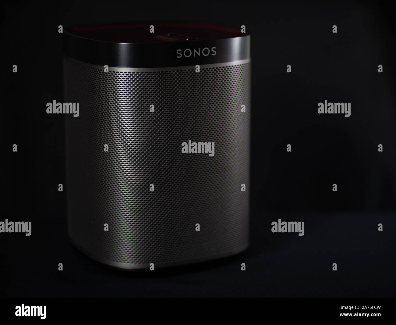 golf klippe Blodig Sonos one speaker hi-res stock photography and images - Alamy