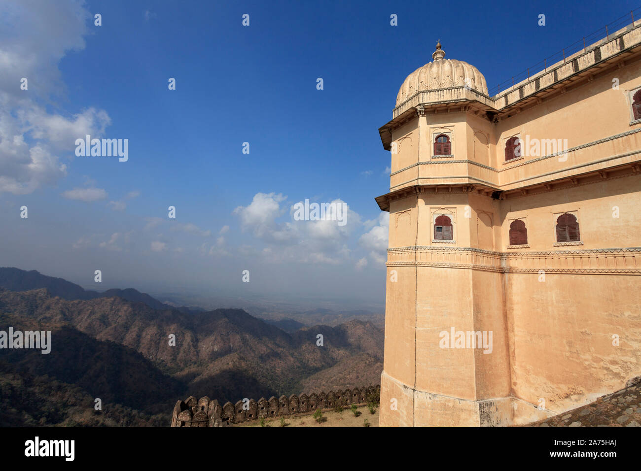 India, Rajasthan, Kumbhalghar Fortress (second longest wall in the