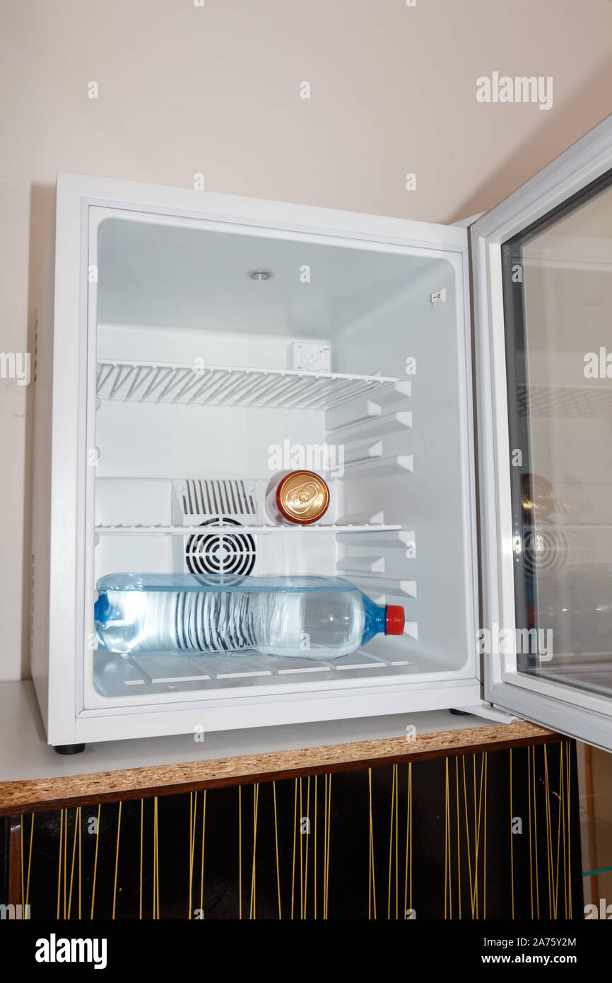 https://c8.alamy.com/comp/2A75Y2M/can-and-water-bottle-in-a-white-mini-fridge-with-the-door-open-2A75Y2M.jpg