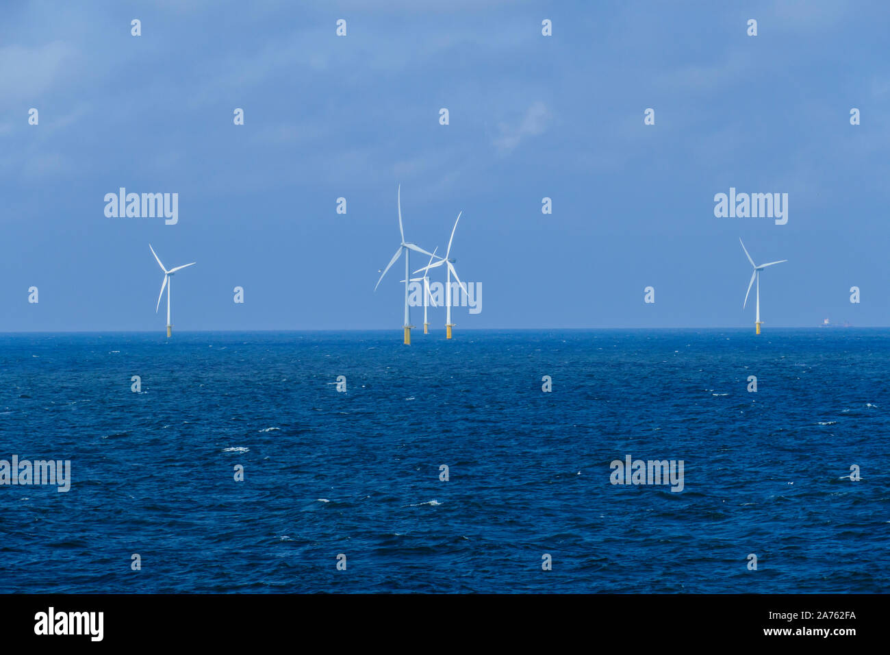 Offshore Windpark, Windräder zuer Energiegewinnung in der Nordsee Stock Photo