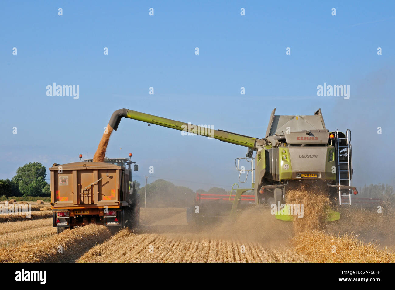 Combined harvester hi-res stock photography and images - Alamy