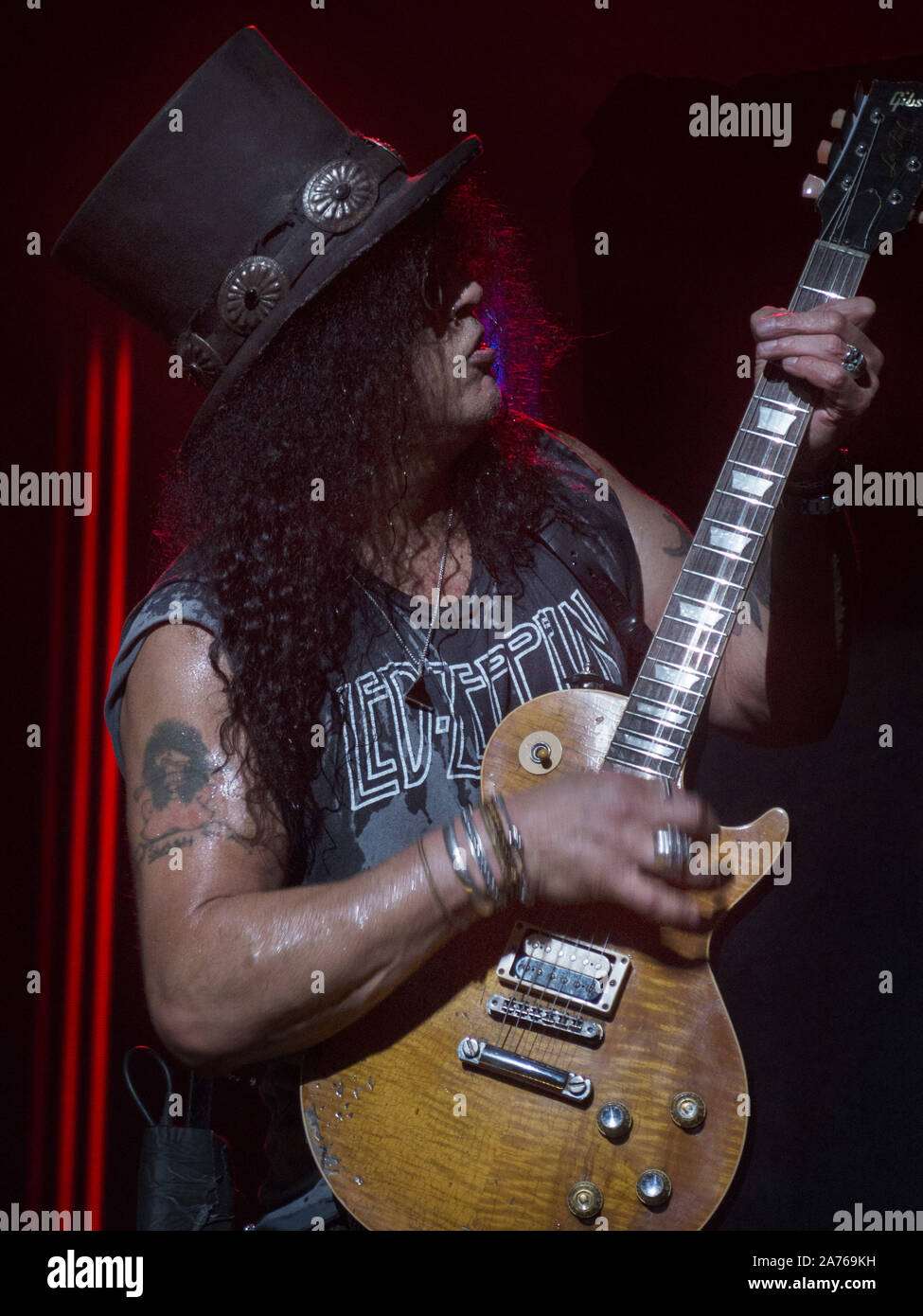 October 29, 2019, Salt Lake City, UT, USA: Guitarist Slash of the rock band Guns N' Roses performs live onstage during a concert on their The Not in This Lifetime Tour at the Vivint Smart Home Arena. (Credit Image: © KC Alfred/ZUMA Wire) Stock Photo