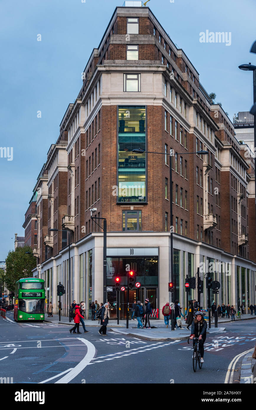 The Bloomsbury Building 10 Bloomsbury Way London. A refurbished 1940s Ministry of Defence MOD building, architects BuckleyGrayYeoman 2015. Stock Photo