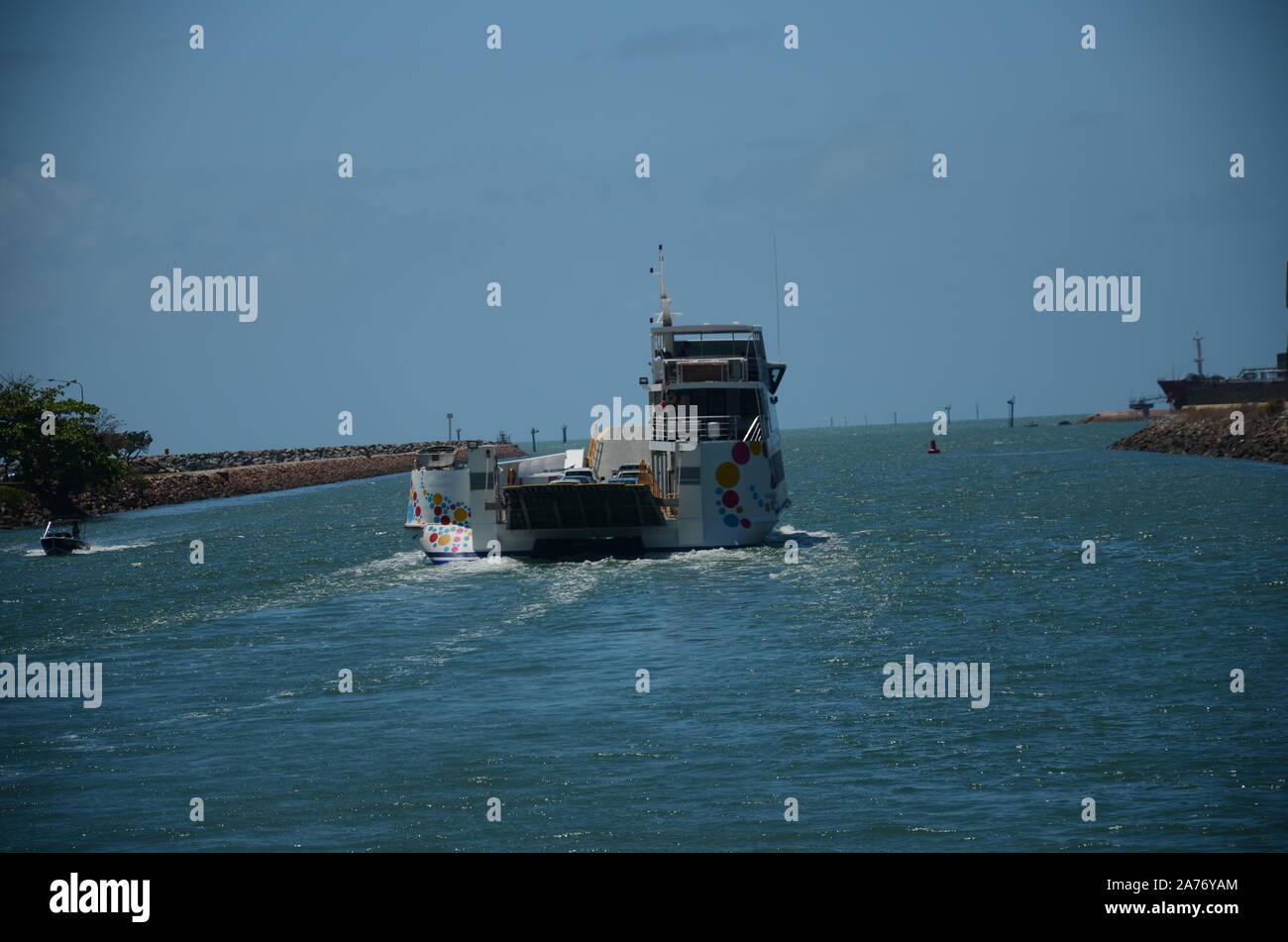 Island Ferry, Nelly Bay ferry crossing Stock Photo Alamy