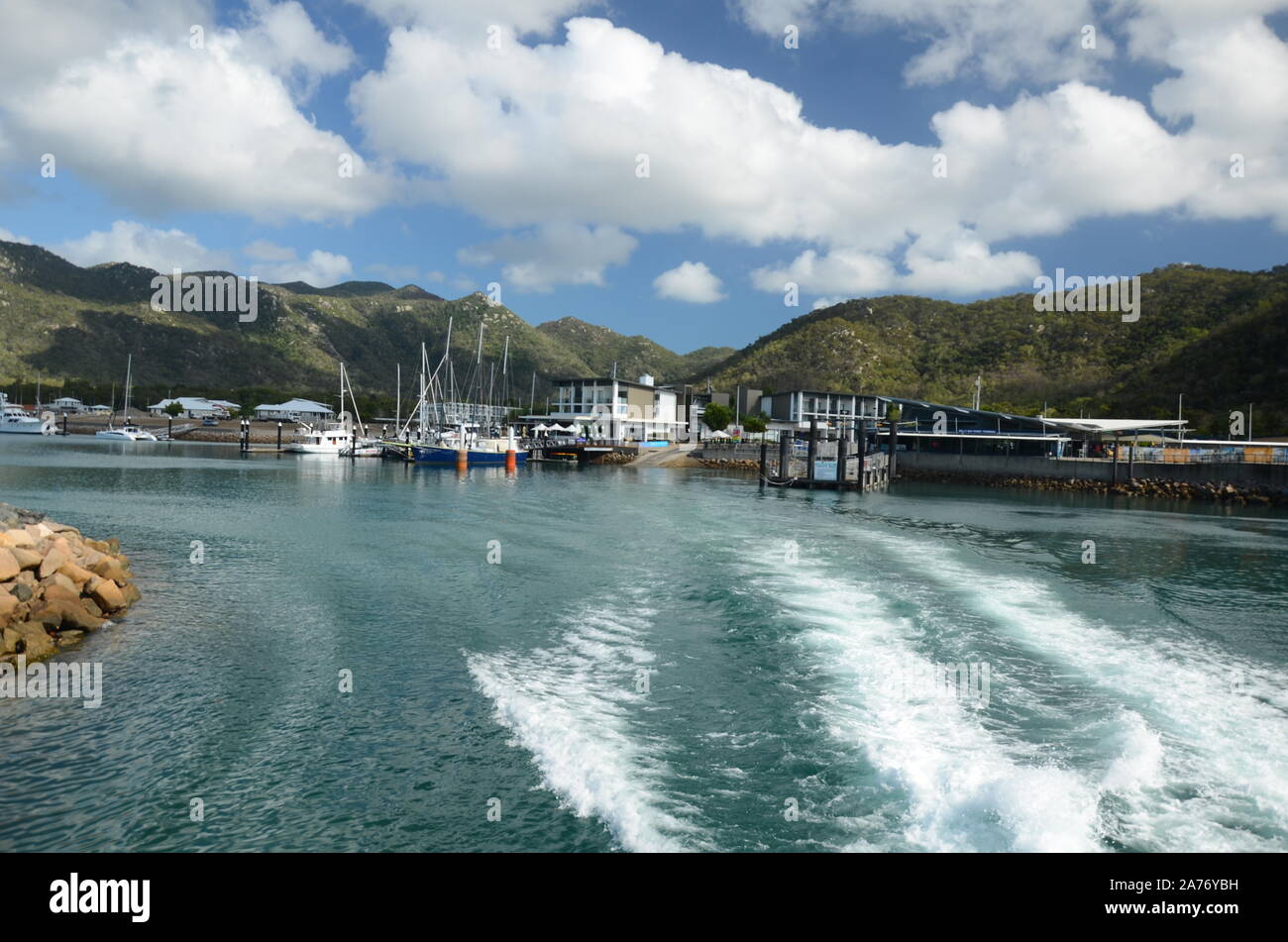 Island Ferry, Nelly Bay ferry crossing Stock Photo Alamy