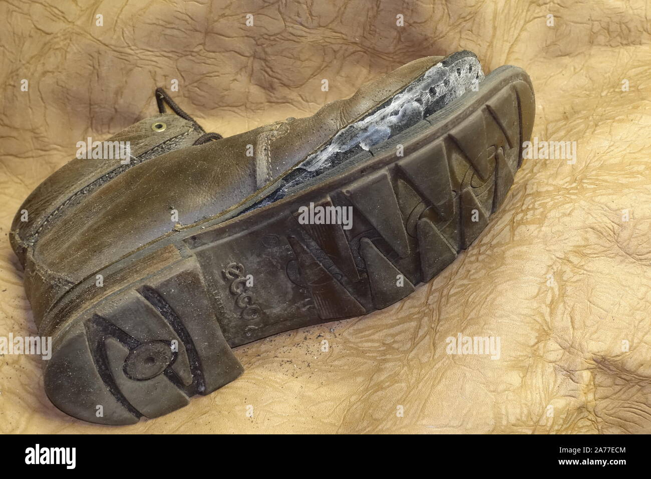 Old hiking boots Stock Photo - Alamy