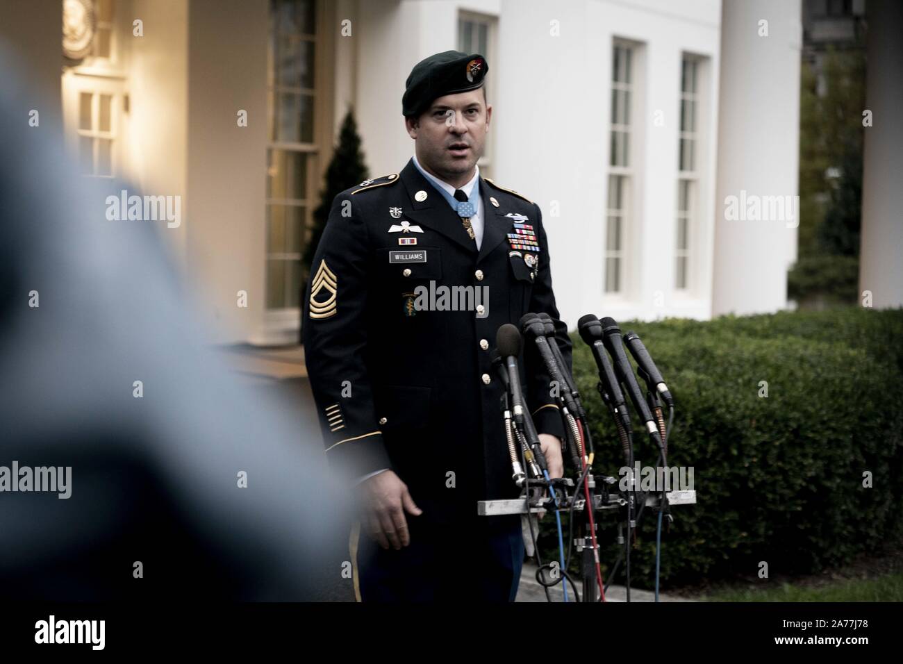 Washington, District of Columbia, USA. 30th Oct, 2019. Army Master Sgt. MATTHEW WILLIAMS, of Boerne, Texas, speaks to the press outside of the West Wing after President DONALD TRUMP awarded him the Medal of Honor, the nation's highest military honor, for his heroic actions while serving in Afghanistan's Shok Valley in 2008. Oct. 30, 2019 Credit: Douglas Christian/ZUMA Wire/Alamy Live News Stock Photo