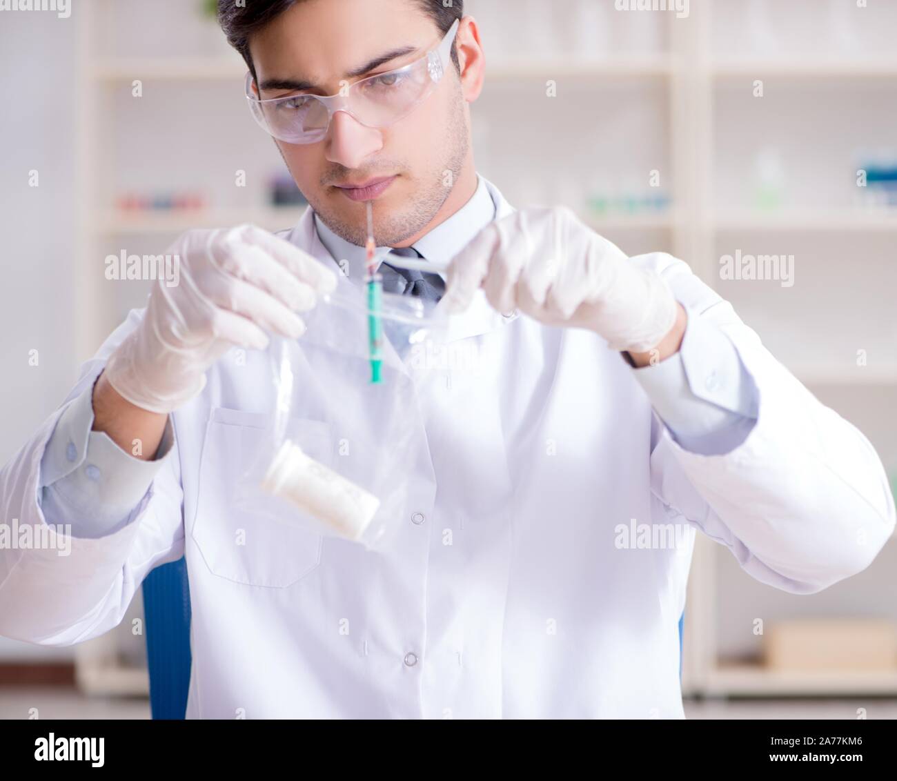 The expert criminologist working in the lab for evidence Stock Photo ...