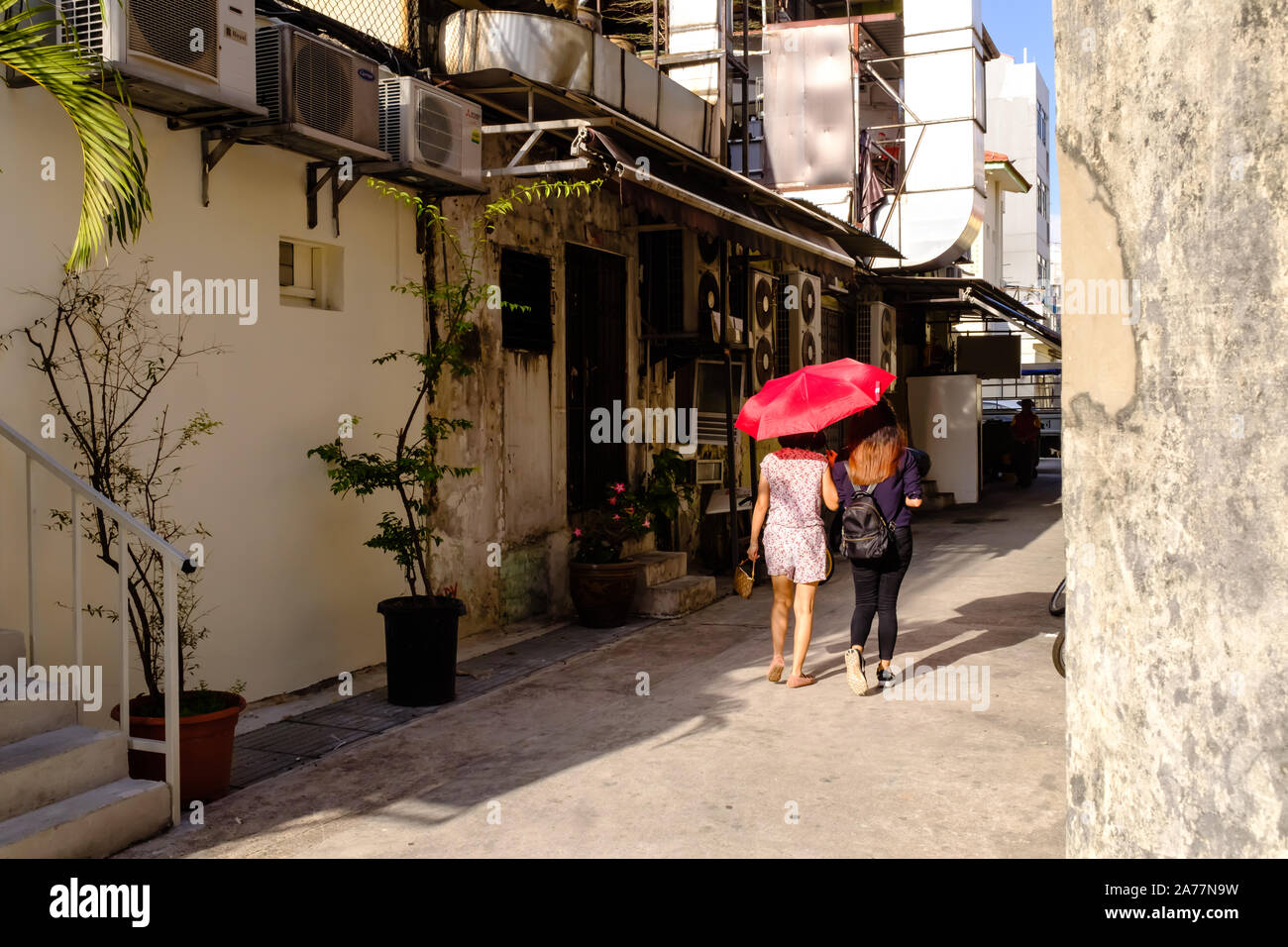 Singapore-24 MAR 2018:Singapore Geylang area vintage style small Alley Stock Photo