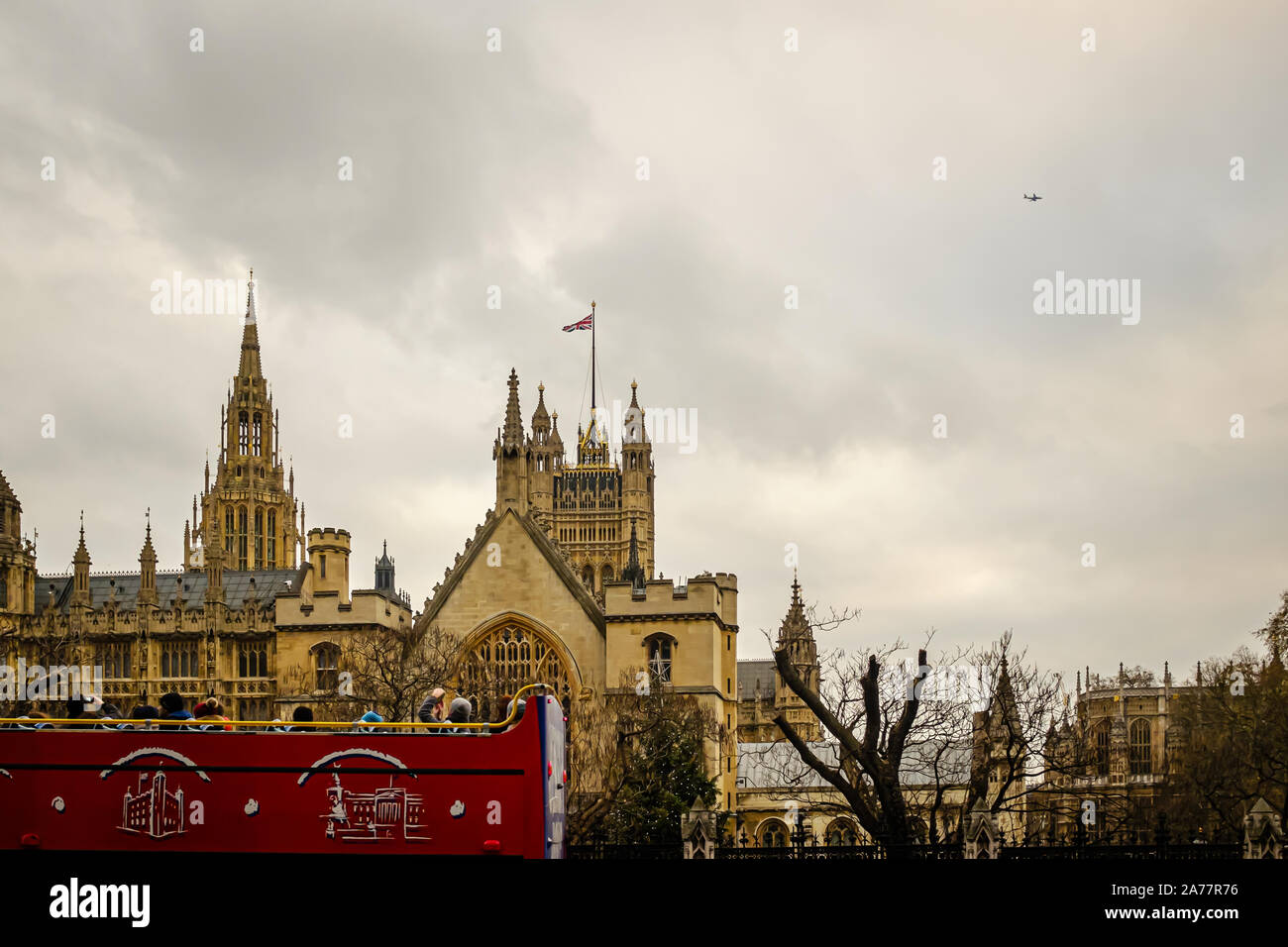 sightseeing bus passes the 'Houses of Parliament' in London, UK Stock Photo