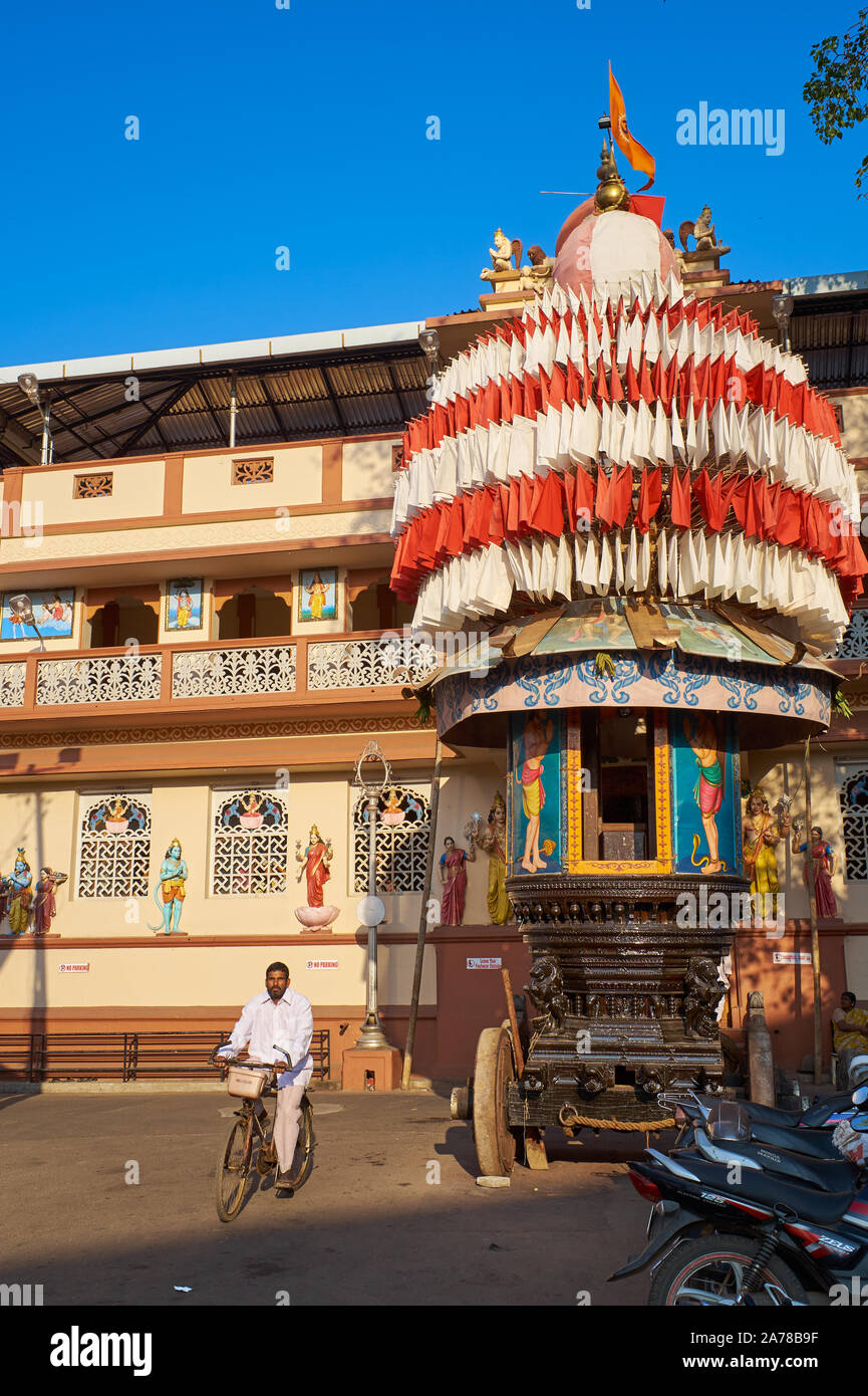 A South Indian-style festive Rath (chariot) stands outside Sri Venkatarama Temple, Mangalore, Karnataka, India, ready for an upcoming Hindu procession Stock Photo