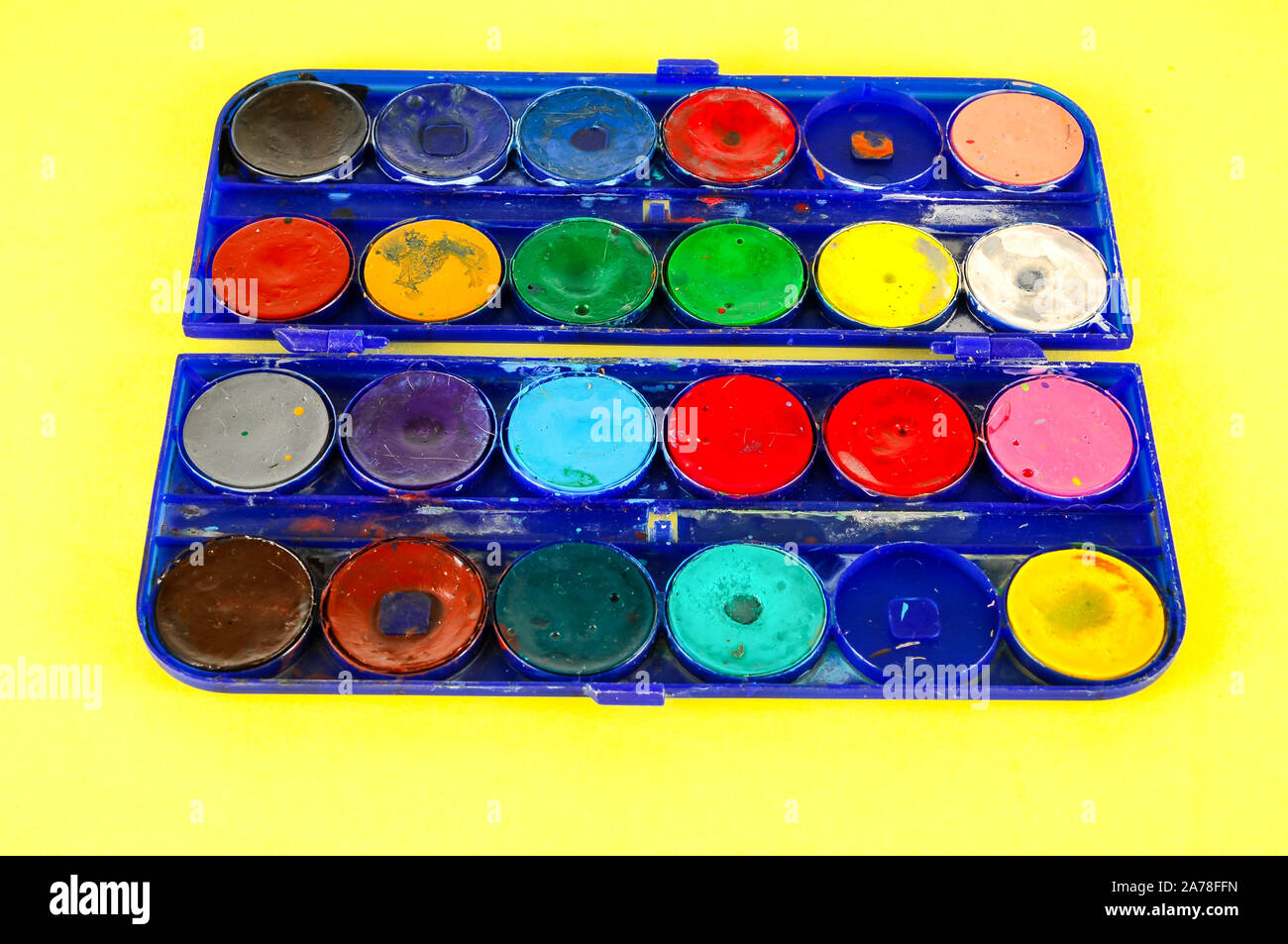 Used vintage Simple set of watercolour paints palette Stock Photo Alamy