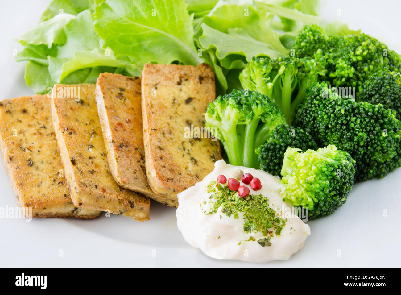 Fried tofu and broccoli Stock Photo - Alamy