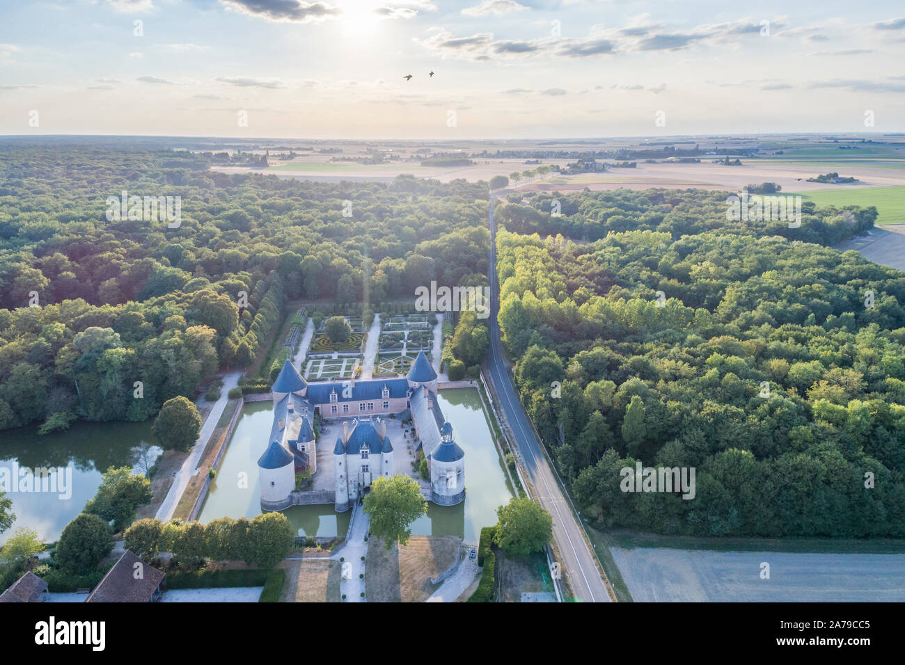 France, Loiret, Chilleurs aux Bois, Chateau de Chamerolles Park and Gardens (aerial view) // France, Loiret (45), Chilleurs-aux-Bois, parc et jardin d Stock Photo