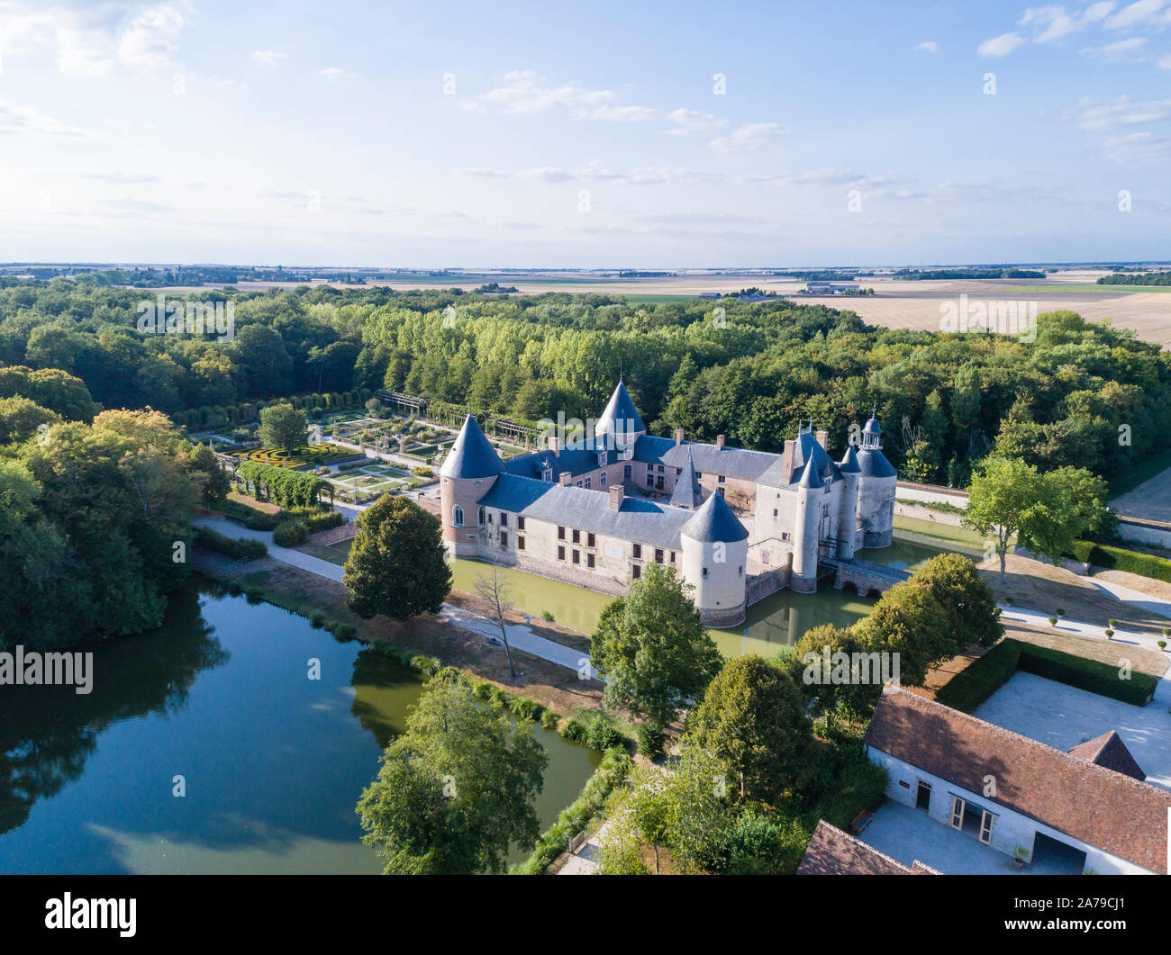 France, Loiret, Chilleurs aux Bois, Chateau de Chamerolles Park and Gardens (aerial view) // France, Loiret (45), Chilleurs-aux-Bois, parc et jardin d Stock Photo