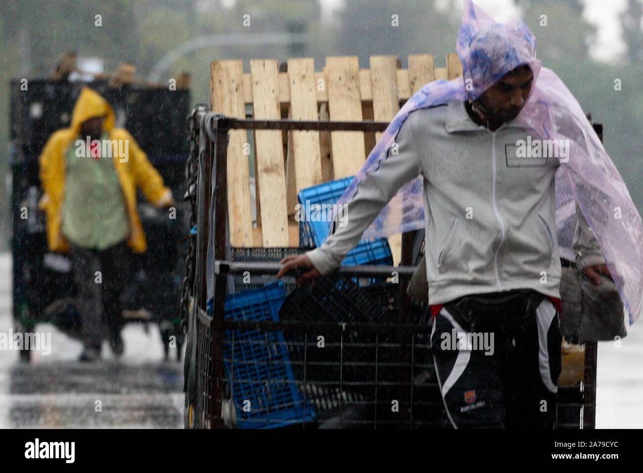 October 31, 2019, Athens, Greece: Men with cart collecting cardboard and rubbish on streets into the rain in the center of Athens. (Credit Image: © Aristidis VafeiadakisZUMA Wire) Stock Photo