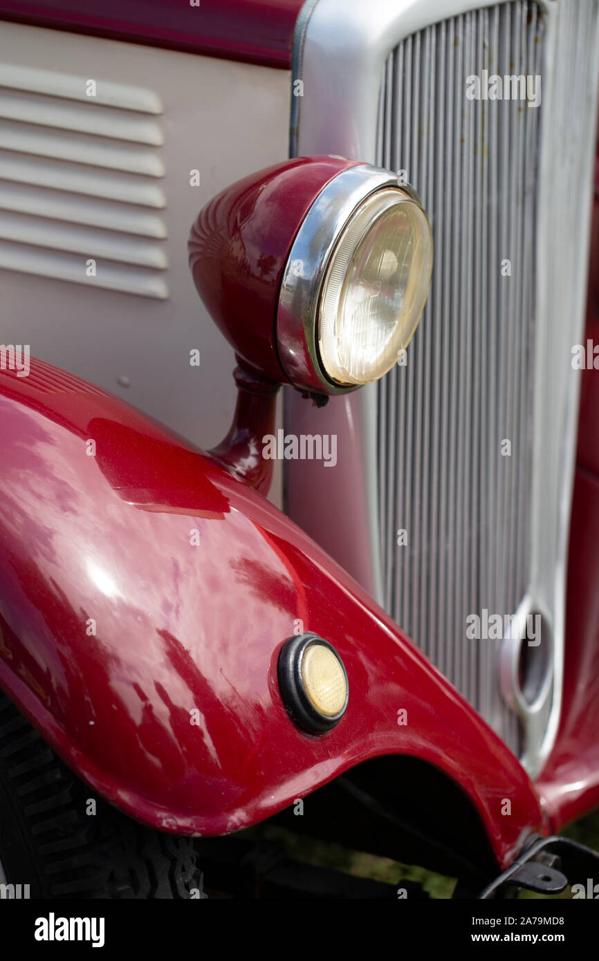 Classic headlight hi-res stock photography and images - Alamy