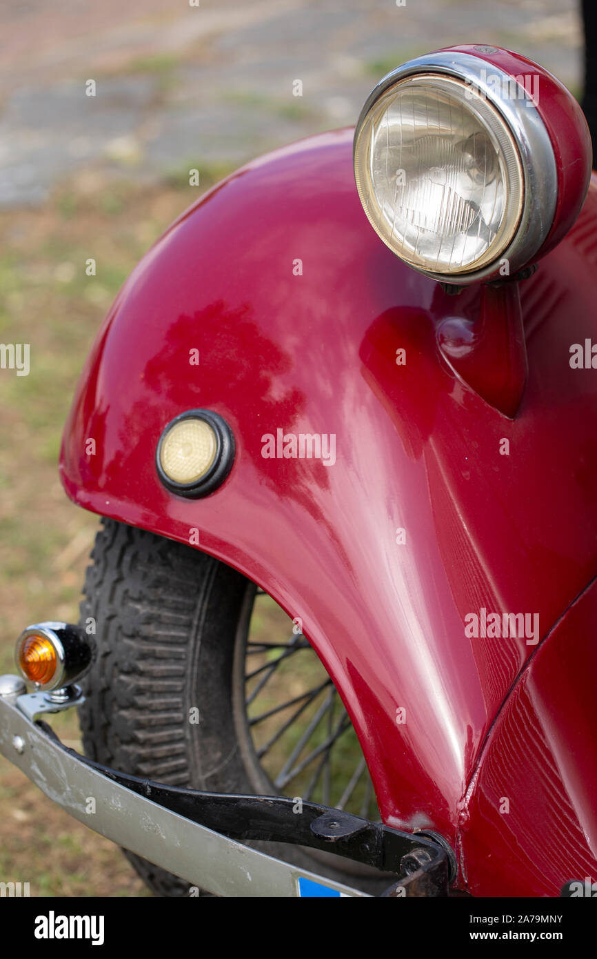 Classic headlight hi-res stock photography and images - Alamy