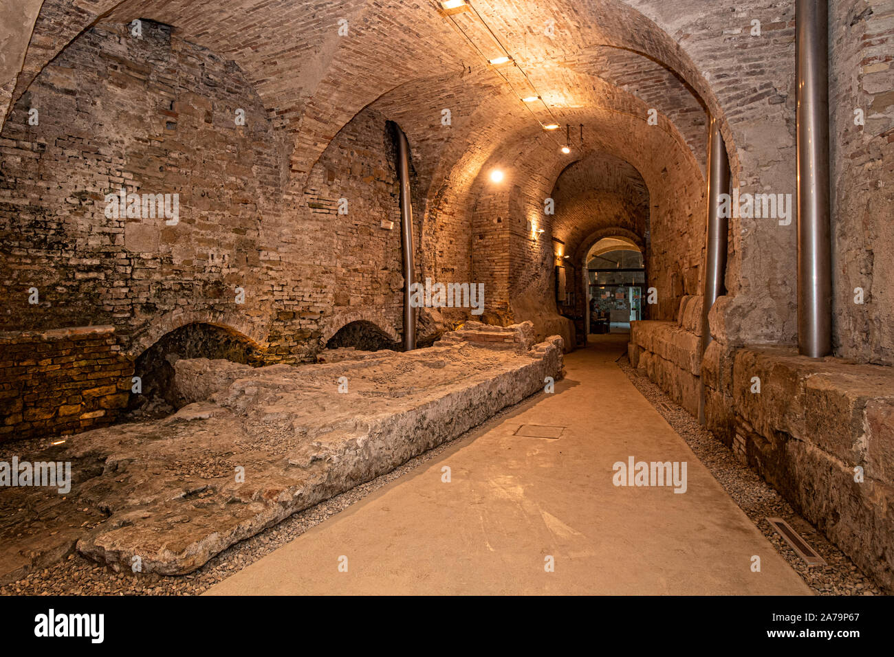 Italy Marche Osimo Grotte del Cantinone atrio con sezione mura romane |Caves of the Cantinone atrium with Roman walls section | Stock Photo