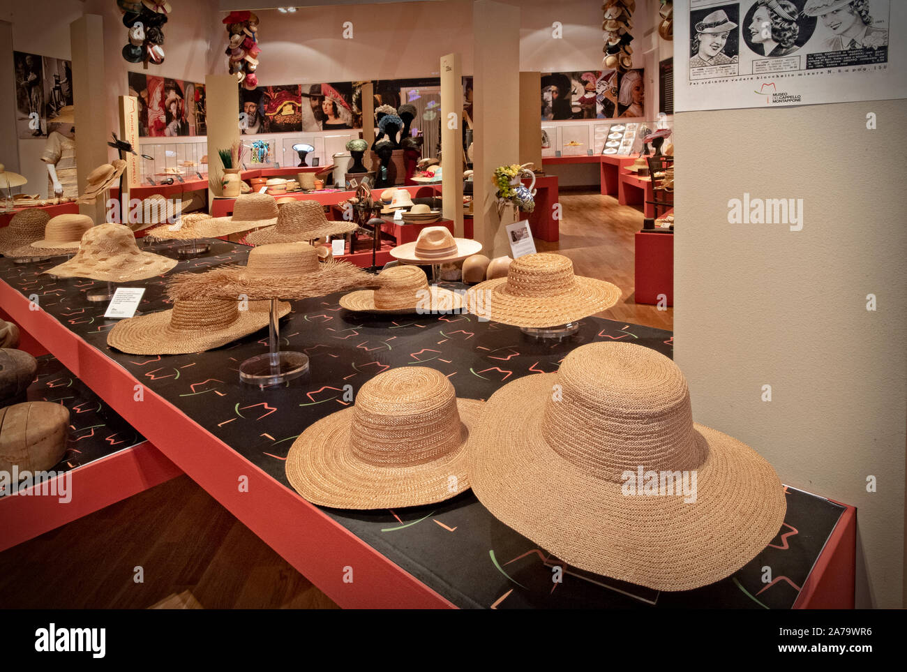 Marche - Montappone - Museo del Cappello Cappelli di paglia fine 800 |  Italy Marche Montappone - Hat Museum Straw hats end 800 Stock Photo - Alamy