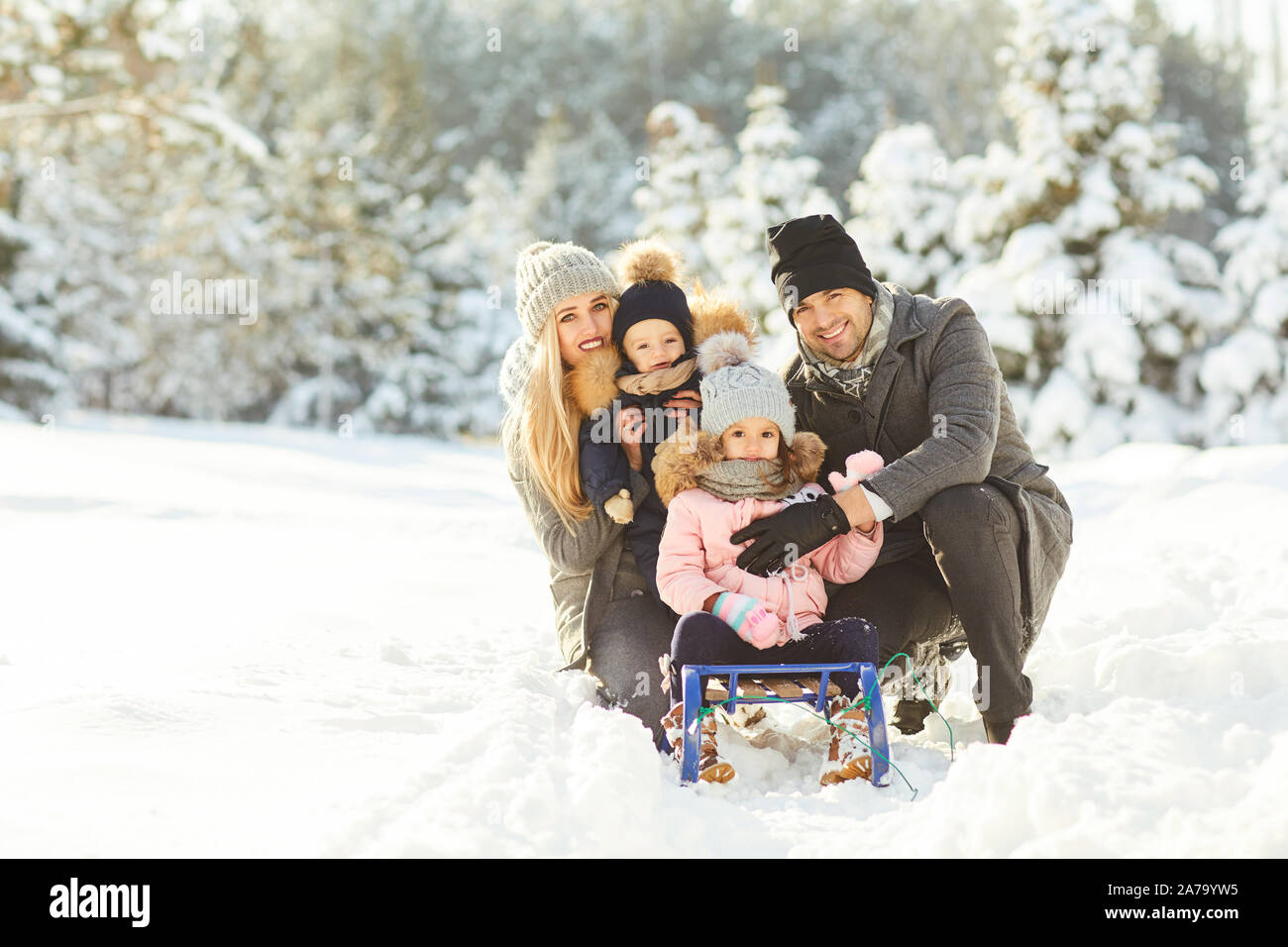 Family playing together in the snow hi-res stock photography and images ...