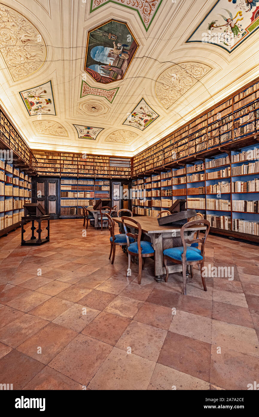 Italia Marche Osimo Palazzo Campana Biblioteca Storica| Italy Marche Osimo Campana Palace Historical Archive and Library Stock Photo