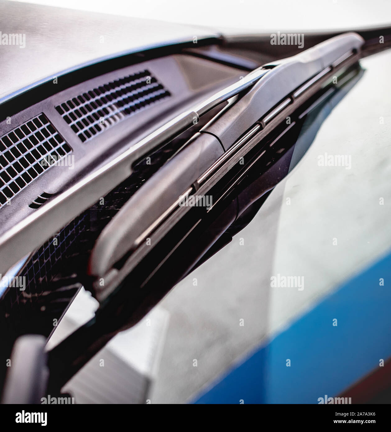 Windscreen wiper hires stock photography and images Alamy