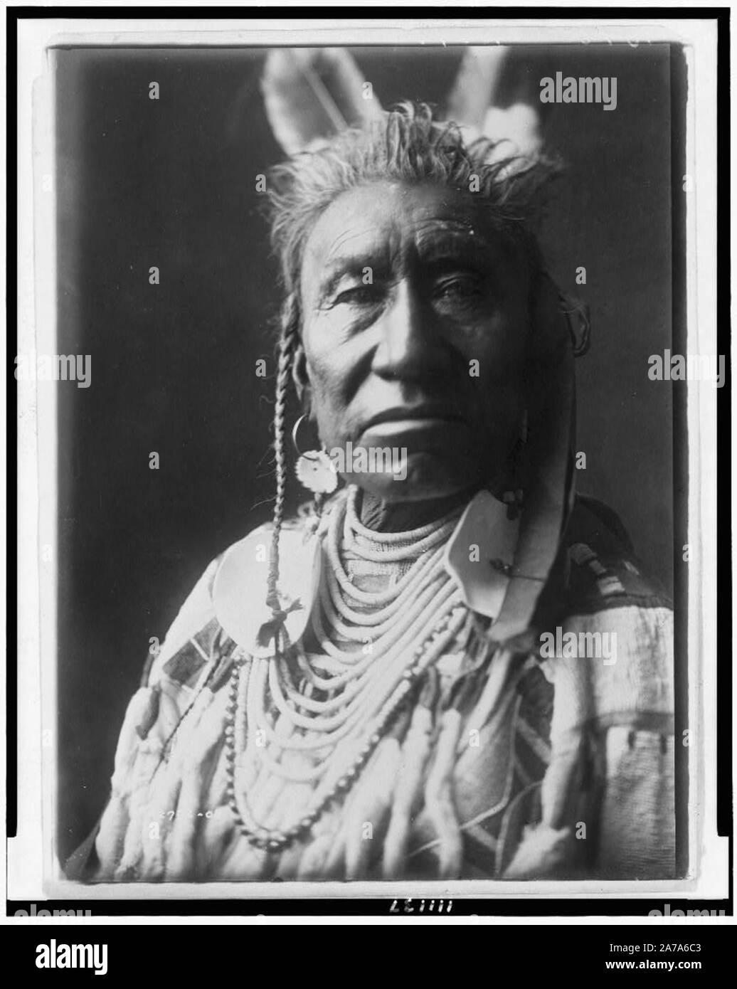Vintage native american indian portrait photograph Stock Photo - Alamy