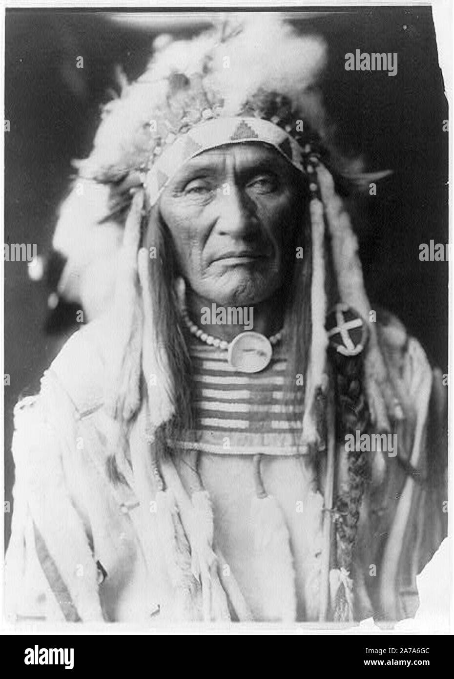 Vintage native american indian portrait photograph Stock Photo - Alamy